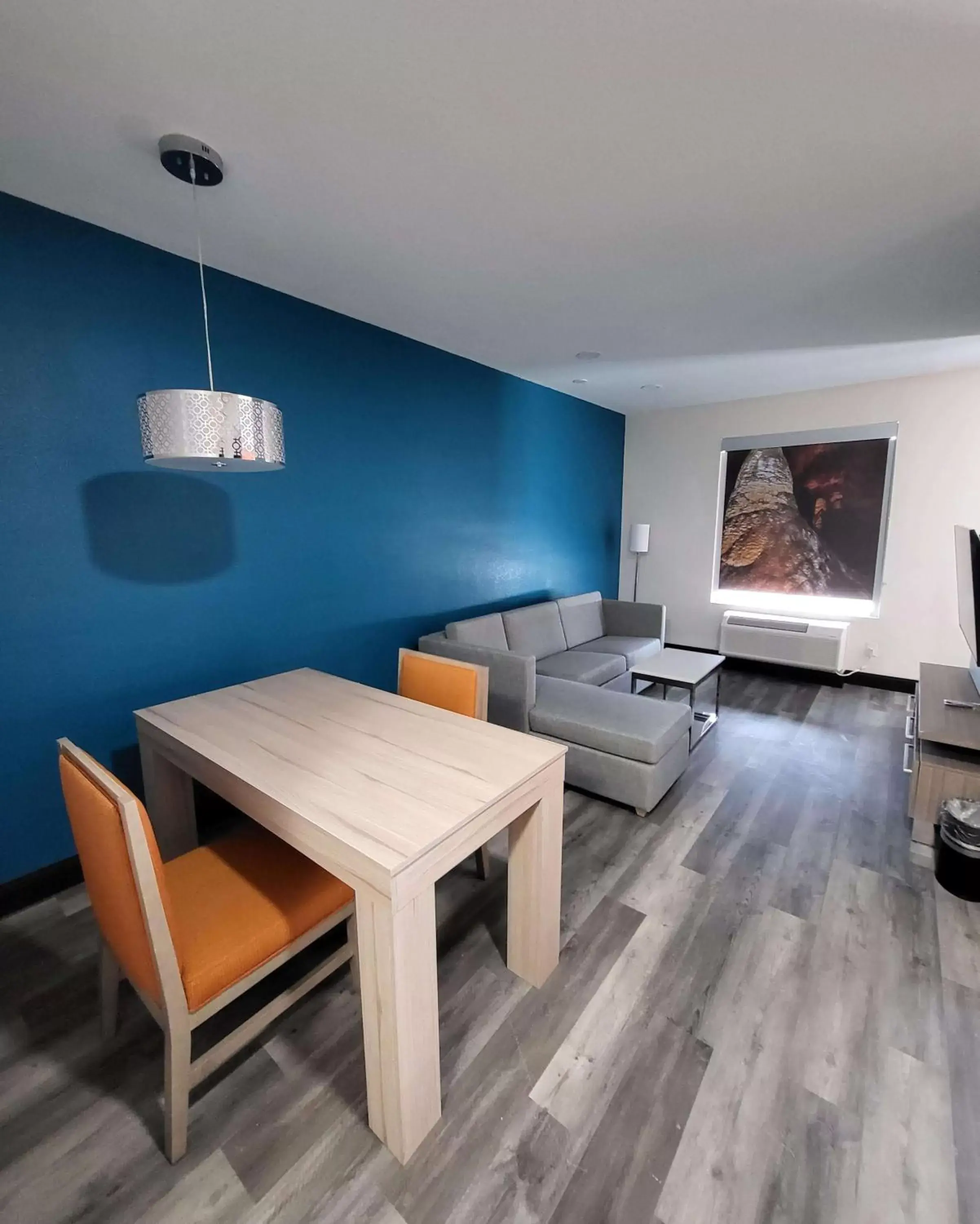 Bedroom, Seating Area in Best Western Plus Executive Residency Carlsbad Hotel