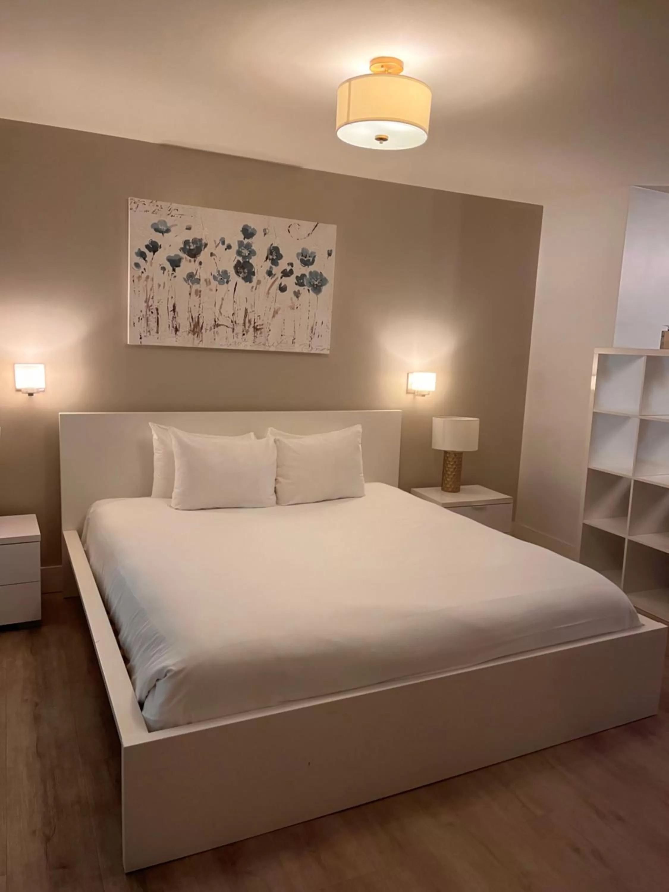 Bedroom, Bed in Suites at The Strand on Ocean Drive