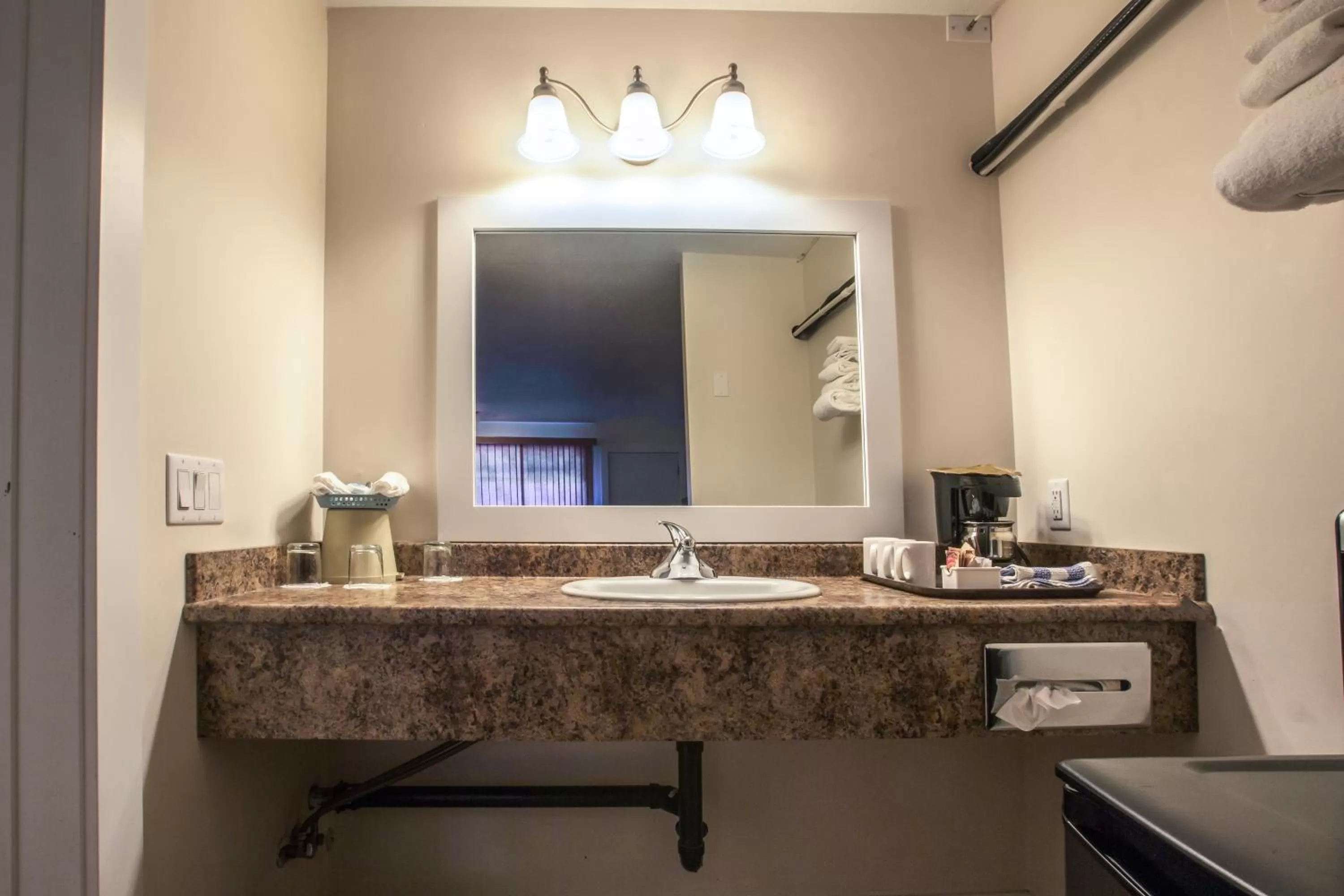 Bathroom in Grandview Motel