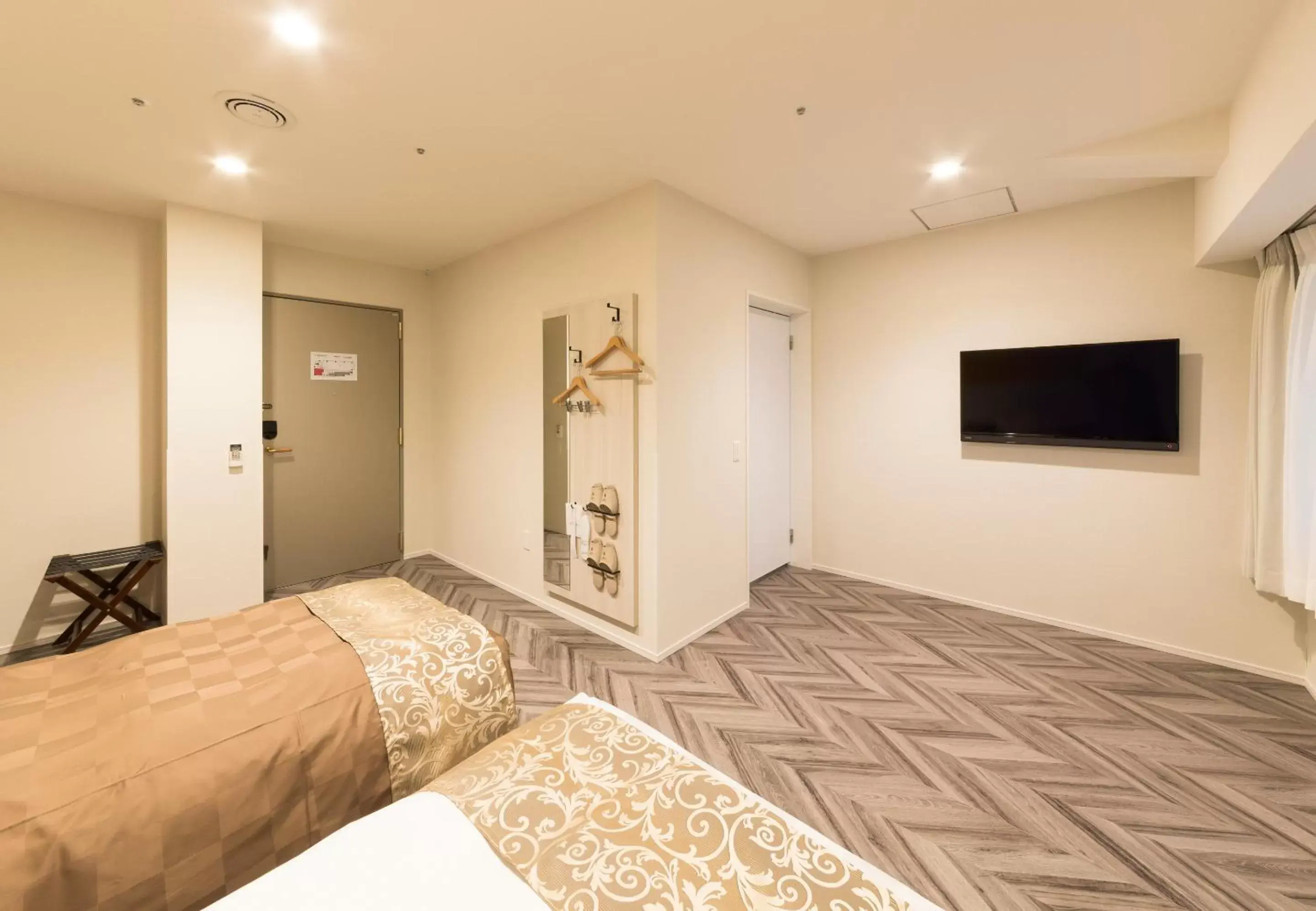 Photo of the whole room, Bed in SARASA HOTEL Shin-Osaka Photo of the whole room, Bed in SARASA HOTEL Shin-Osaka