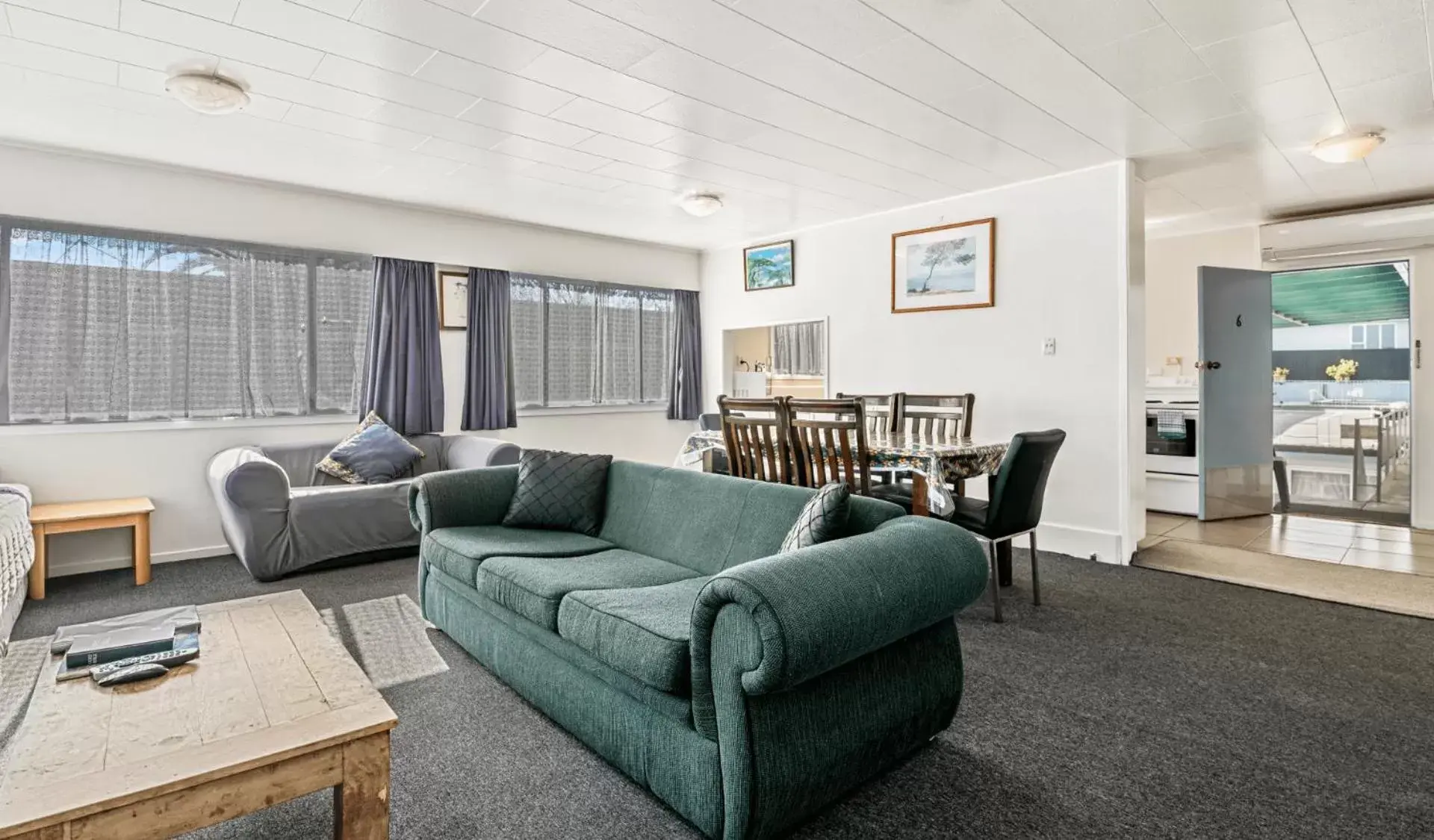 Living room, Seating Area in Kowhai Motel Rotorua