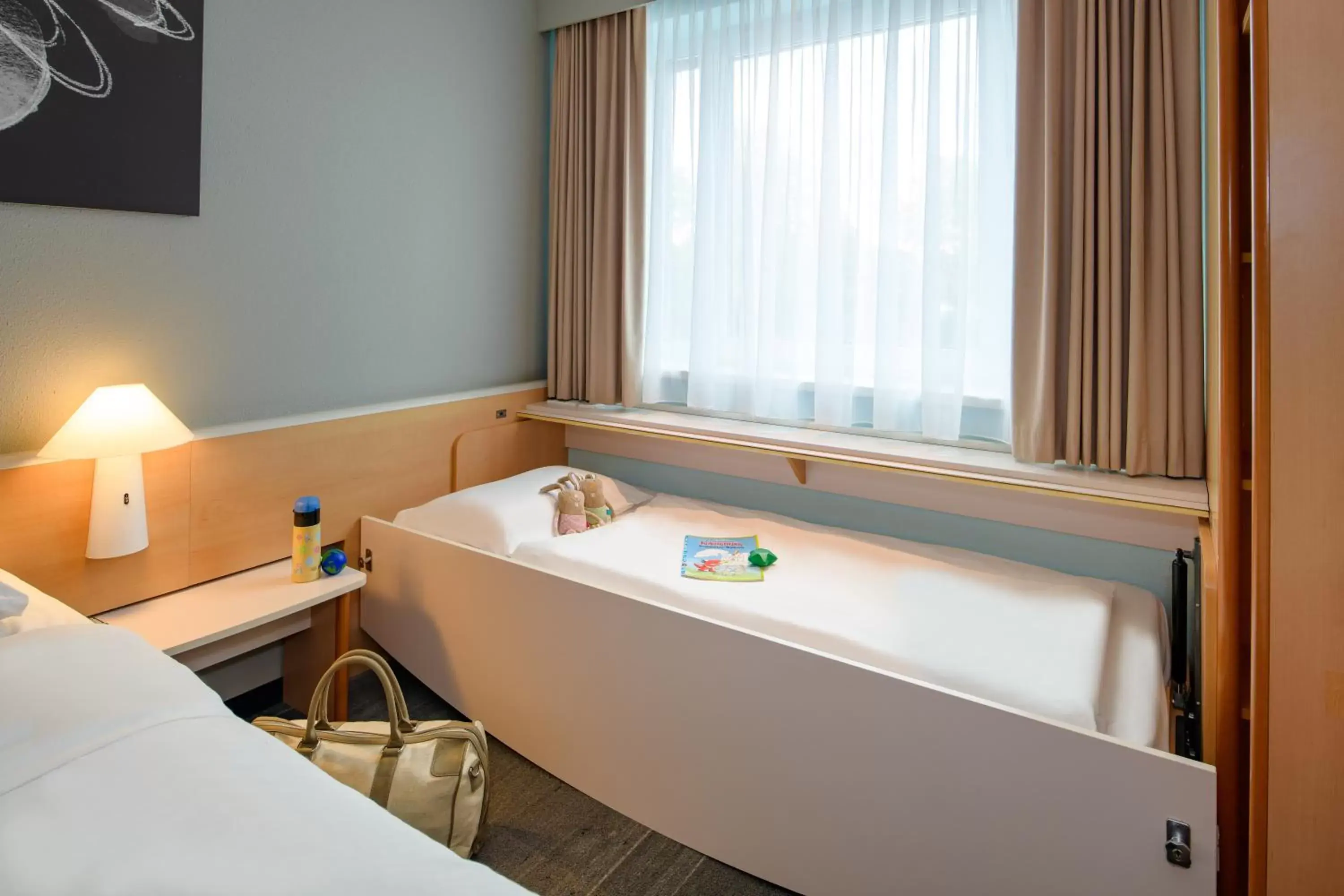 Photo of the whole room, Bathroom in ibis Hamburg Alsterring