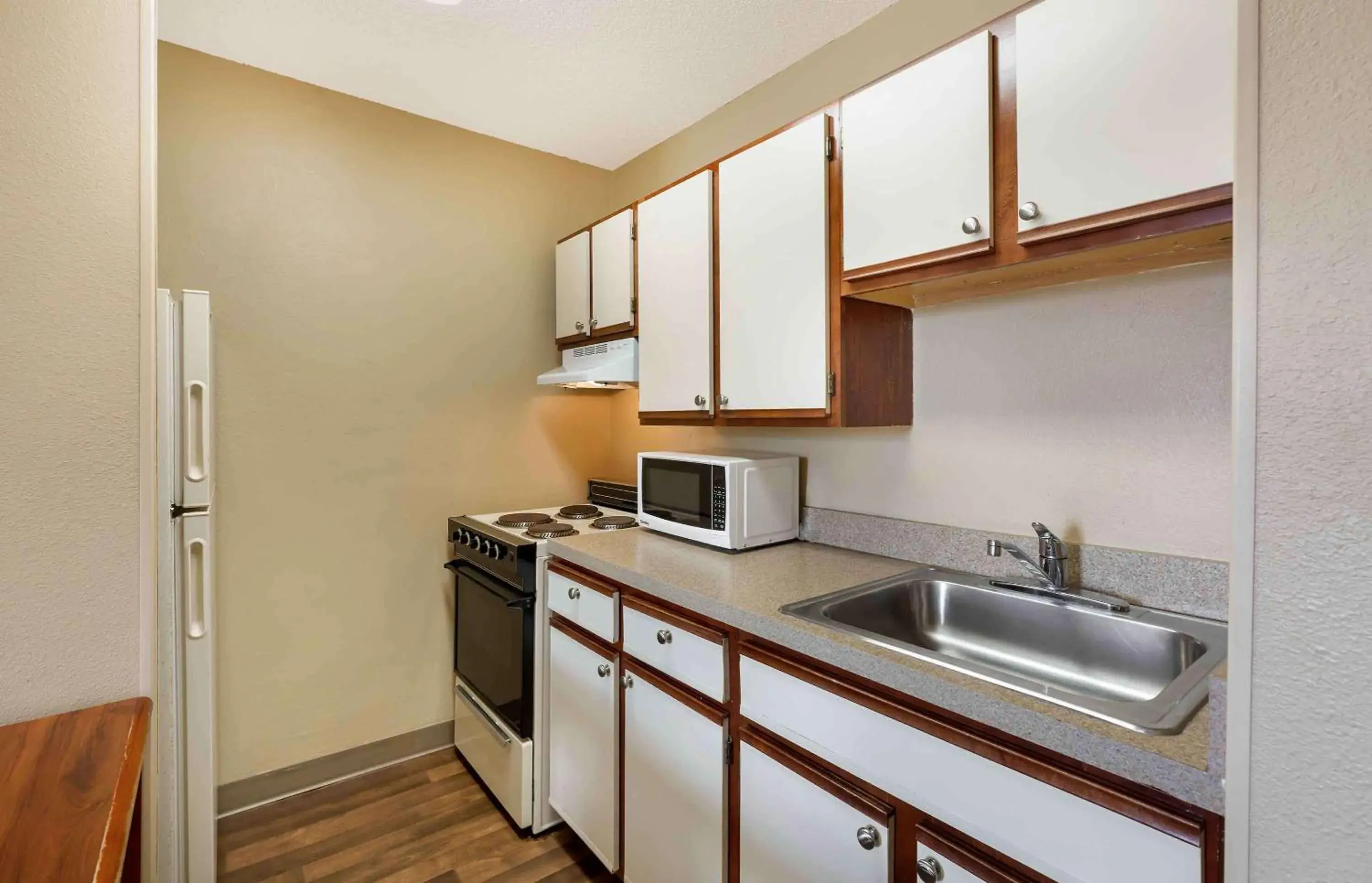 Bedroom, Kitchen/Kitchenette in Extended Stay America Suites - Akron - Copley - West