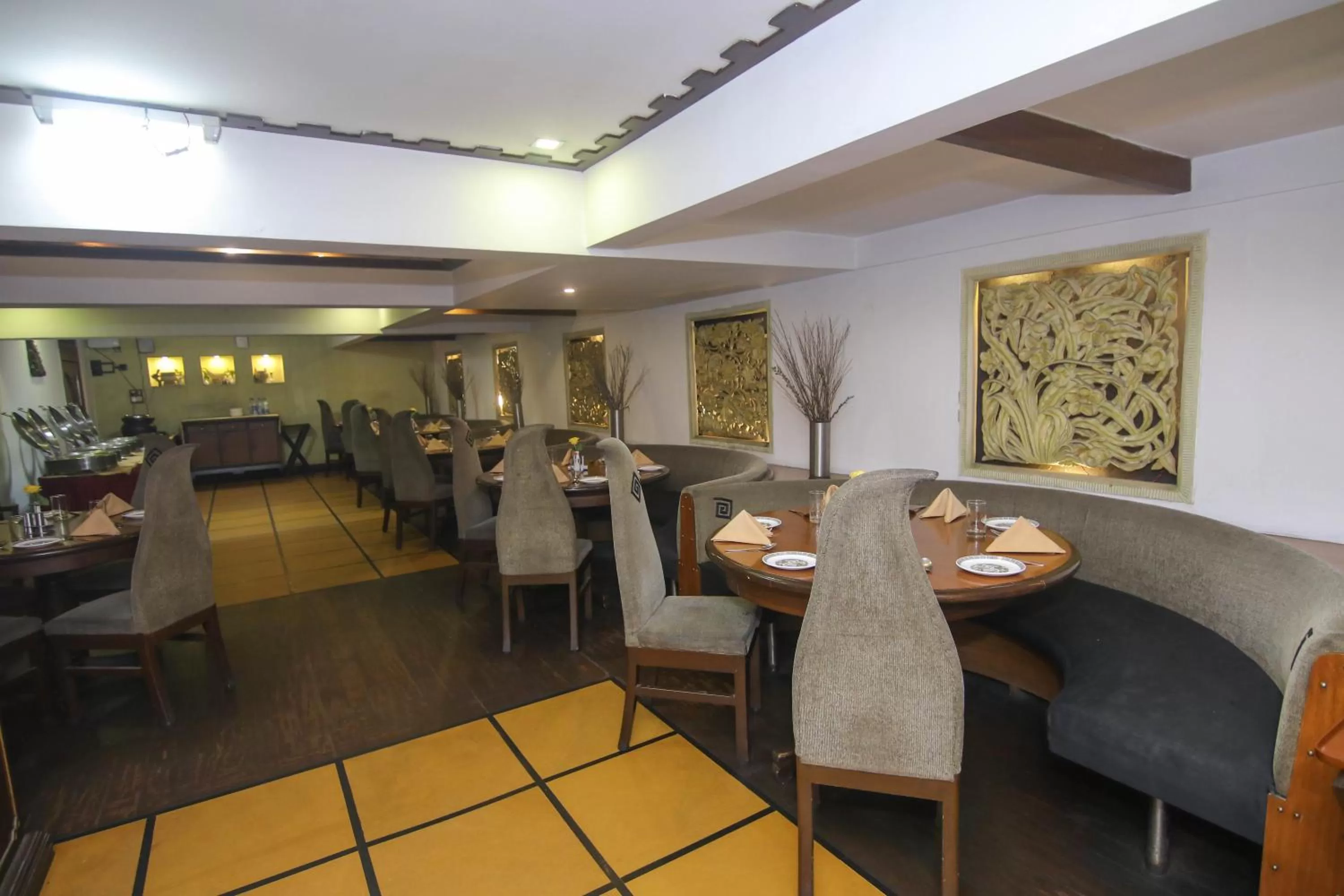 Restaurant/places to eat in Lytton Hotel