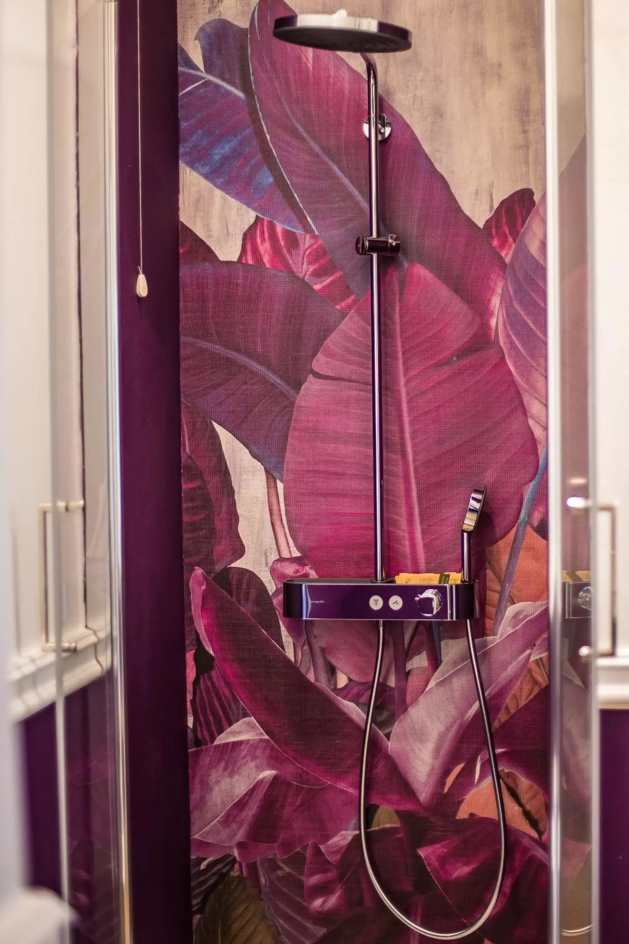 Shower in Hold Rome - Luxury Suites