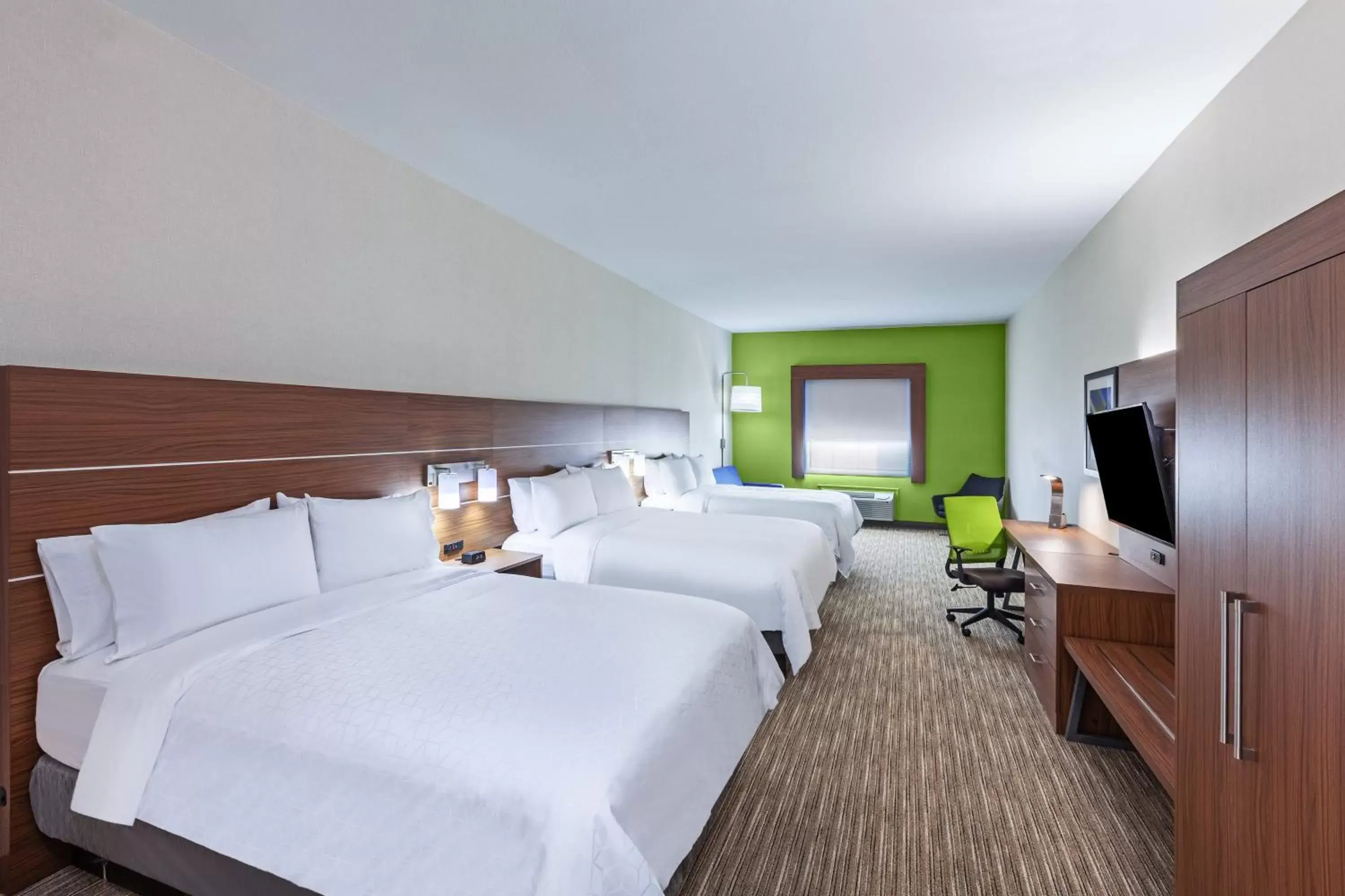 Photo of the whole room, Bed in Holiday Inn Express & Suites Longview South I-20, an IHG Hotel