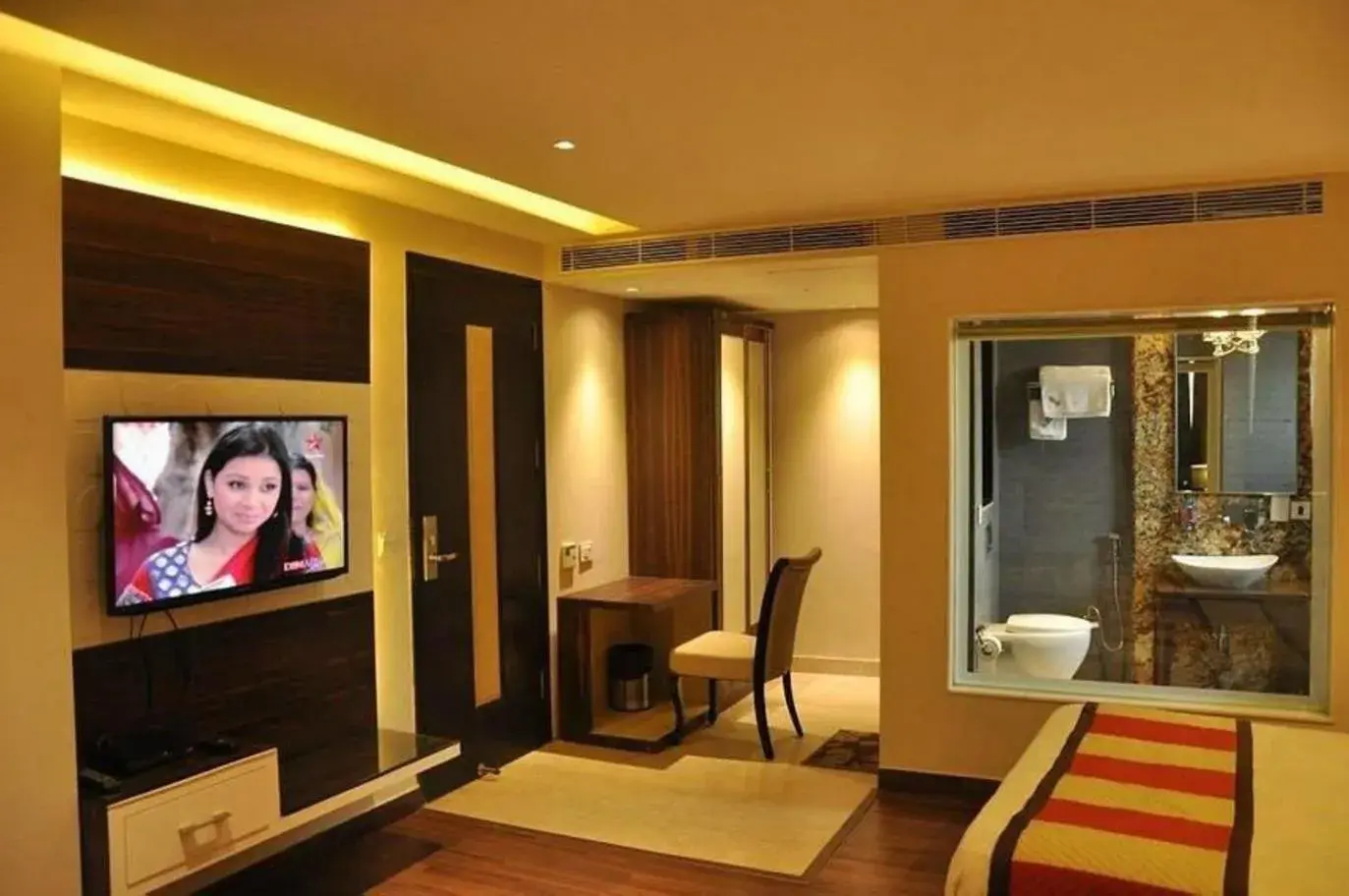 Communal lounge/ TV room, TV/Entertainment Center in Hotel Uppal International - New Delhi Railway Station - Paharganj