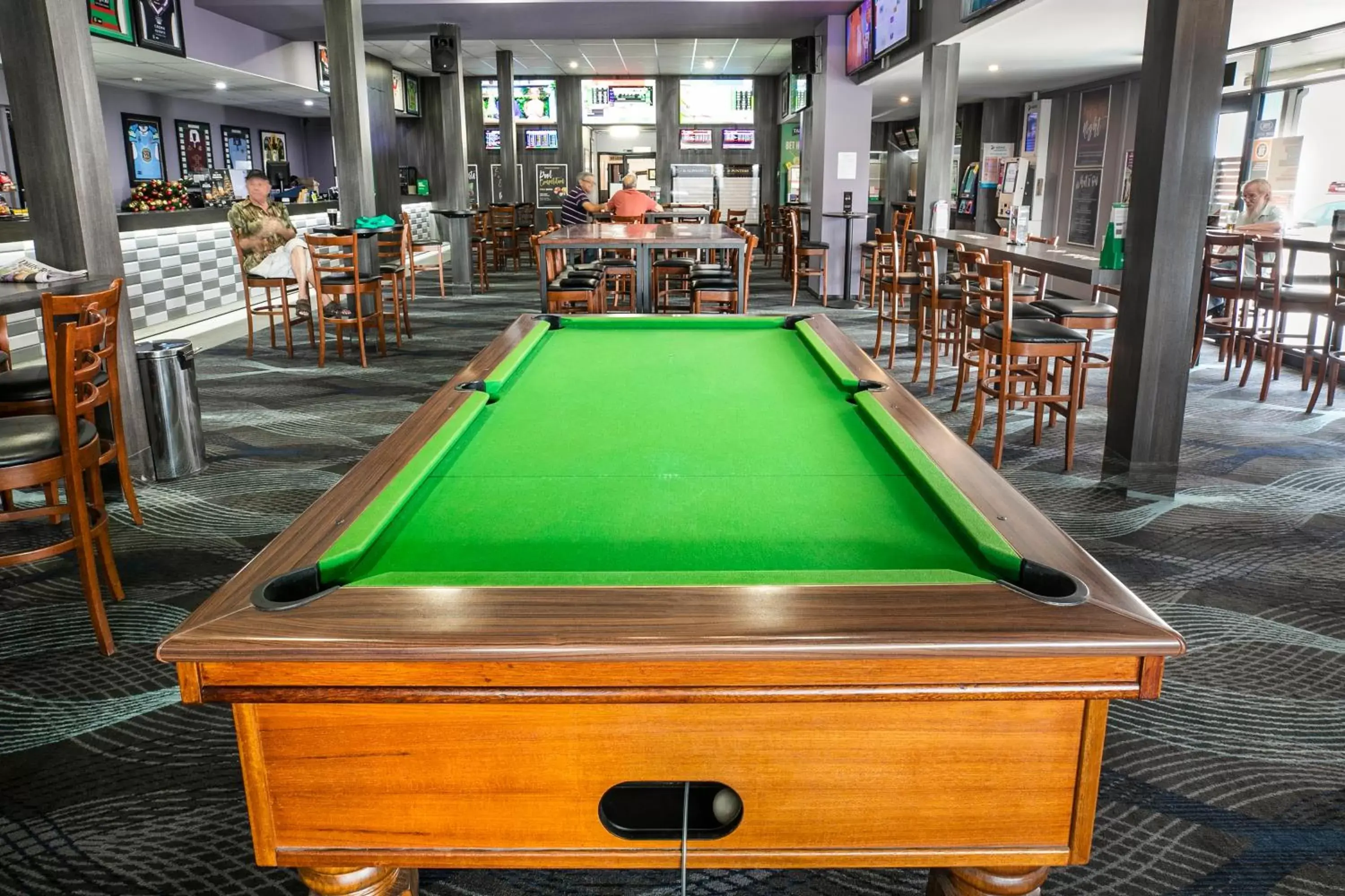 Billiard, Billiards in Nightcap at Fairfield