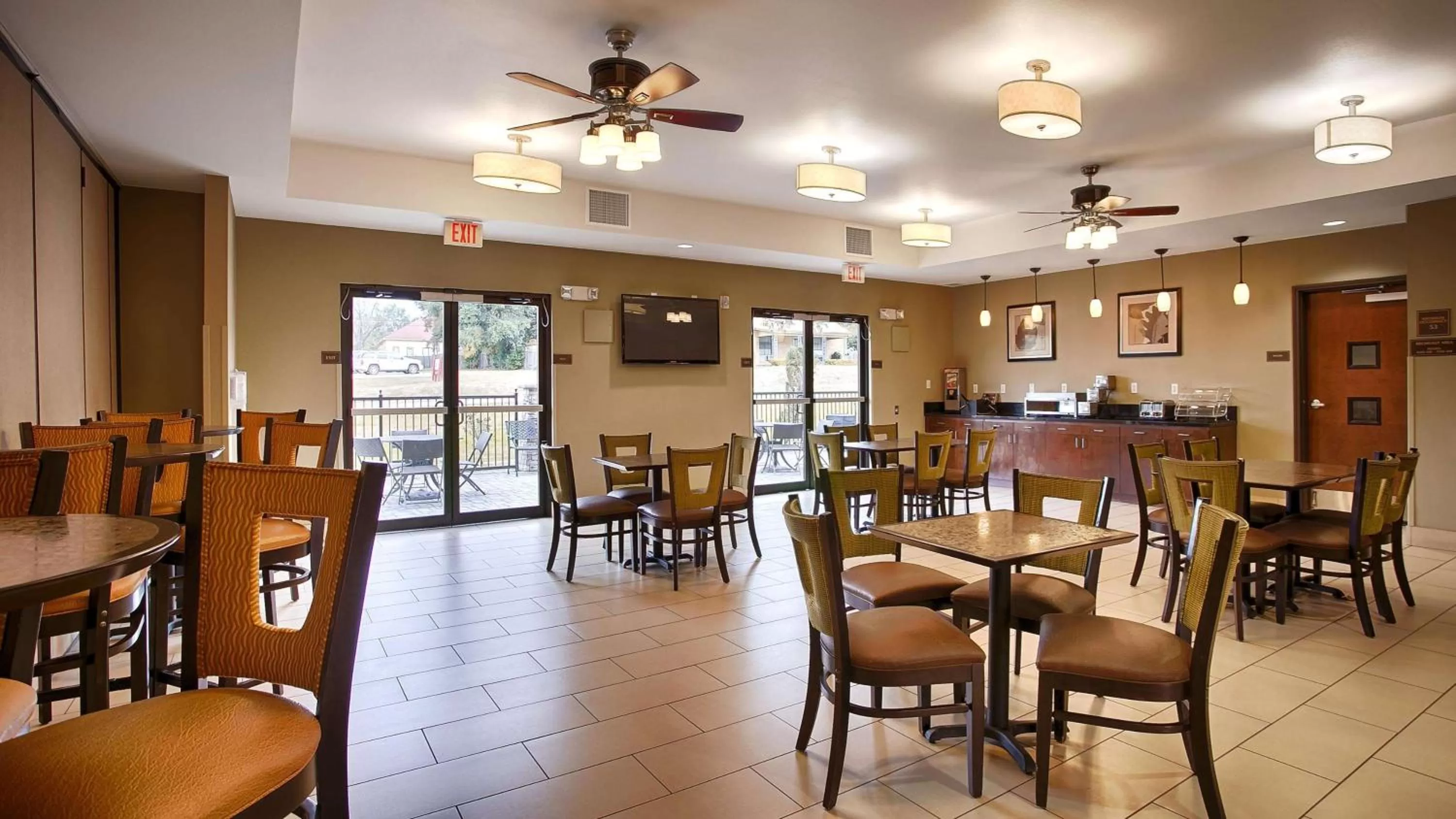 Breakfast, Restaurant/Places to Eat in Best Western Plus DeSoto Inn & Suites