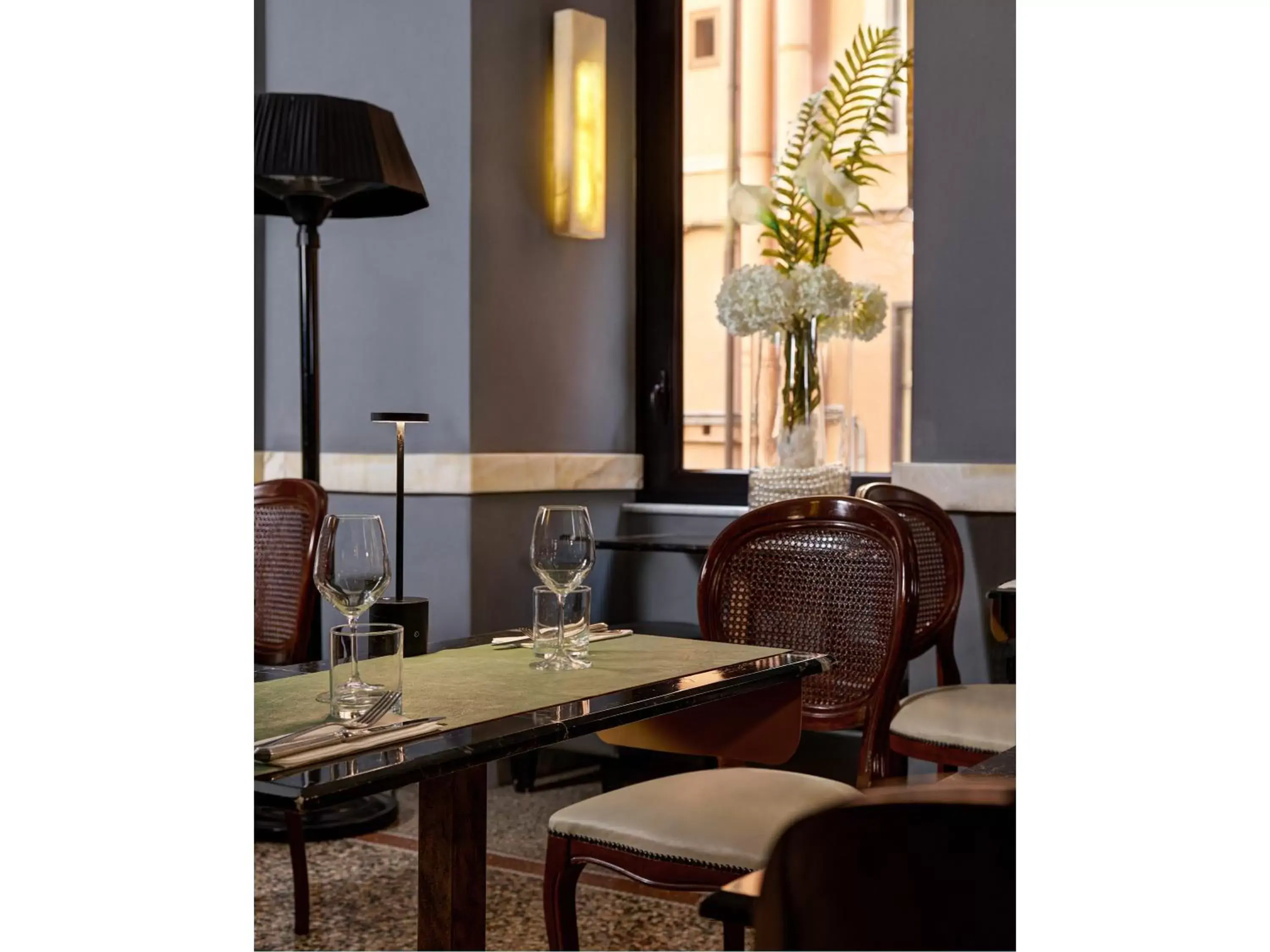Restaurant/Places to Eat in Golden Tulip Rome Piram