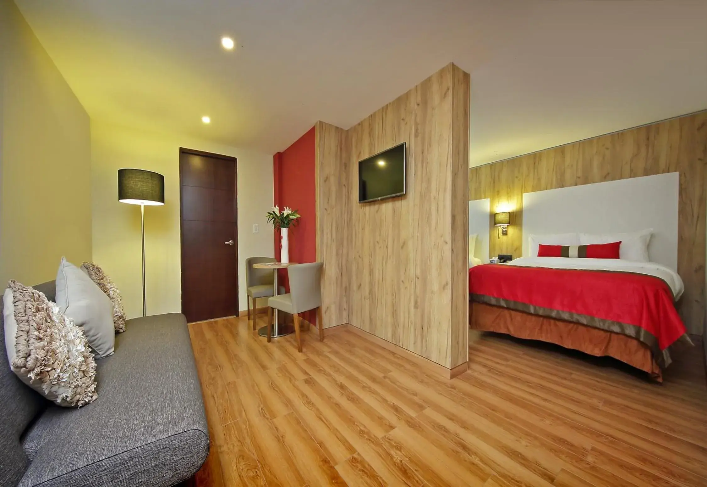 Queen Suite with Two Queen Beds - Non-Smoking in Ramada Panama Centro via Argentina