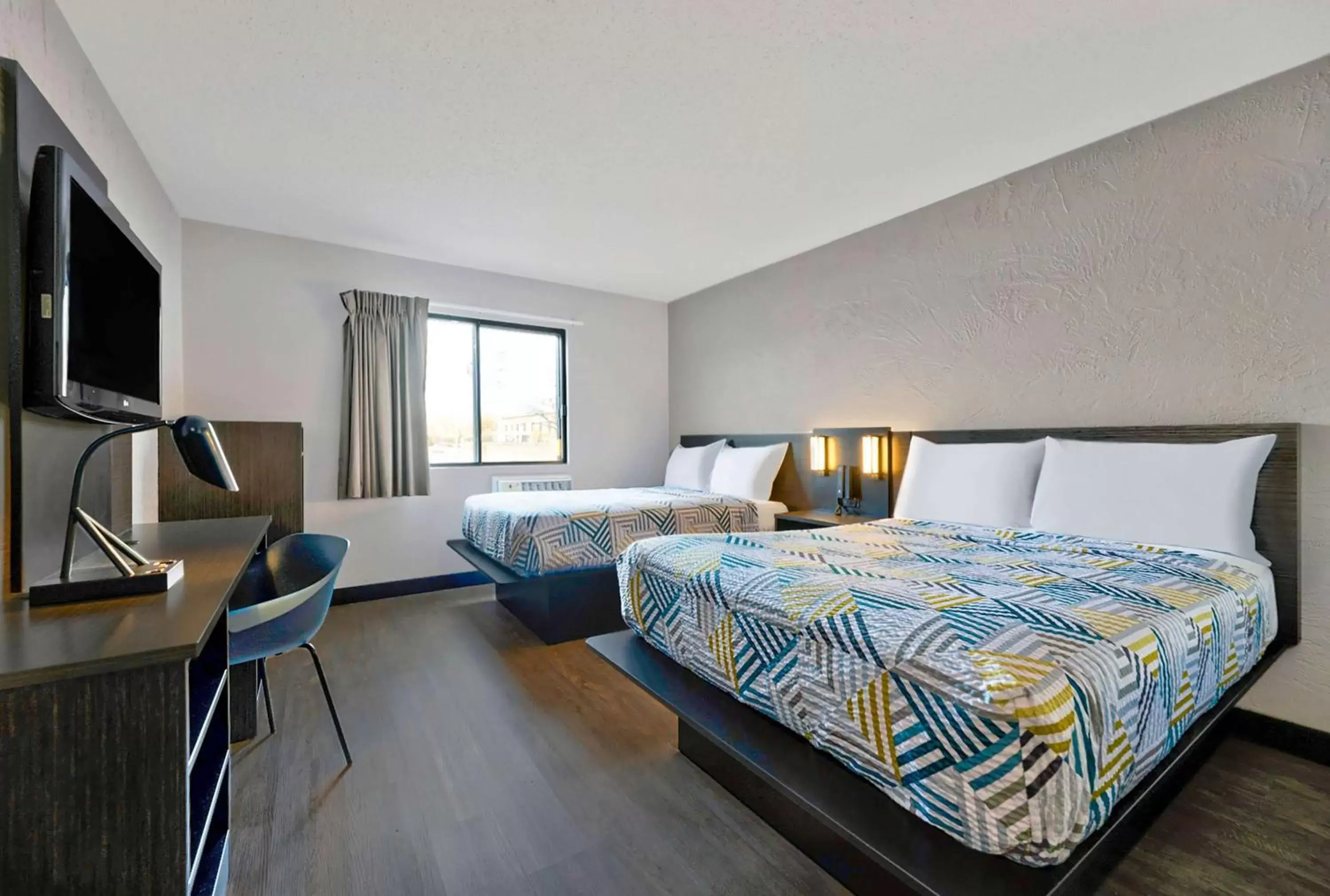 Bedroom, Bed in Motel 6-Oak Creek, WI Bedroom, Bed in Motel 6-Oak Creek, WI