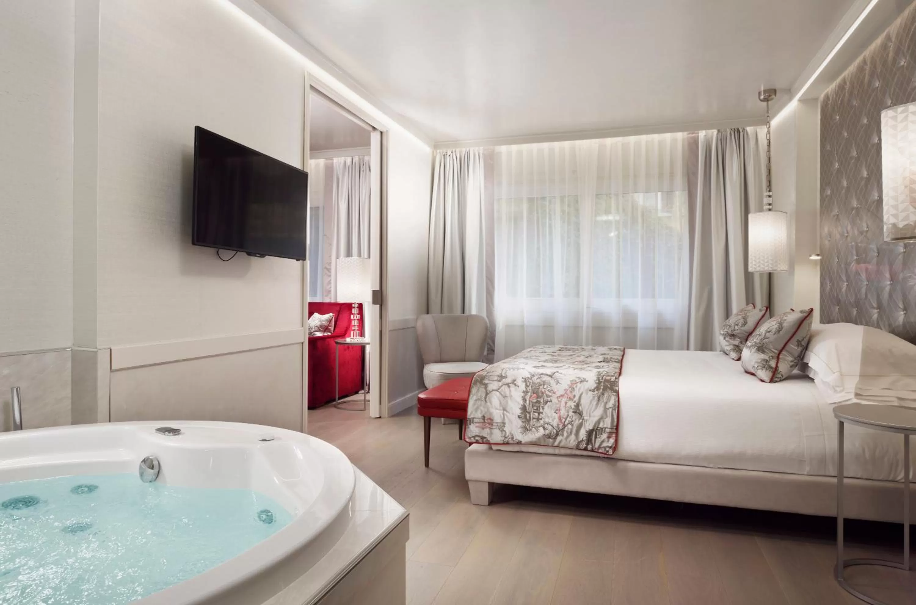 Photo of the whole room, Bed in Ponte Vecchio Suites & Spa