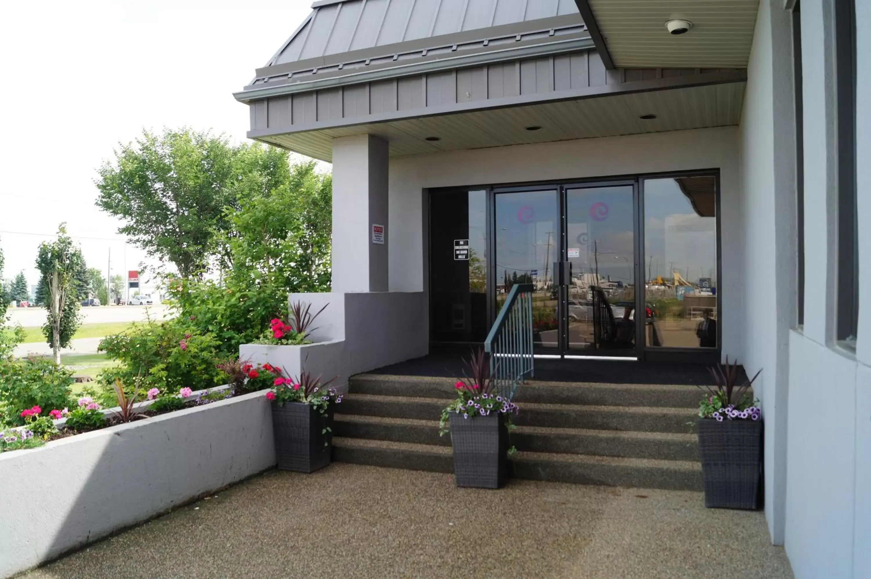 Facade/entrance in Coast West Edmonton Hotel & Conference Centre