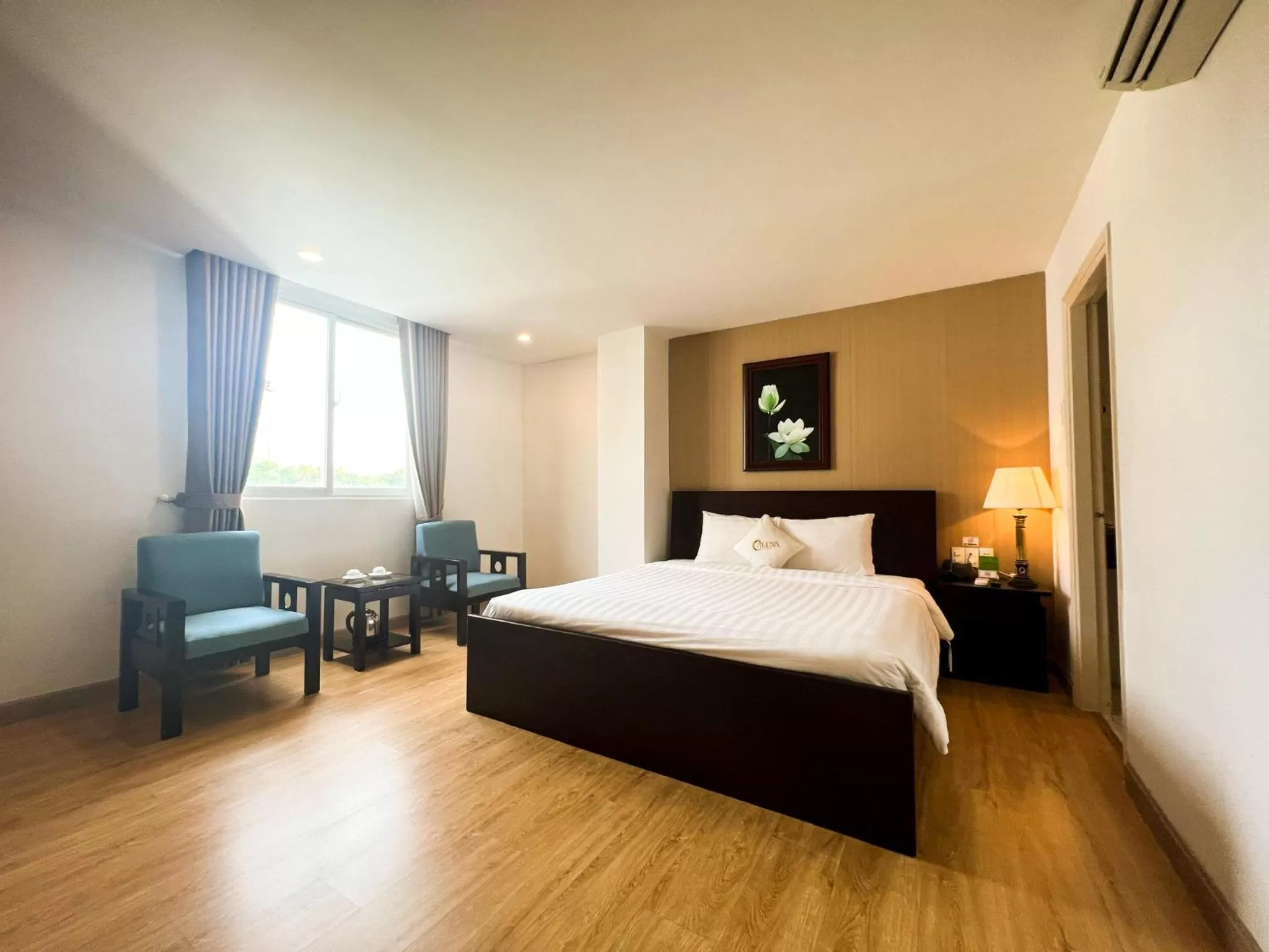 Photo of the whole room, Bed in ALUNA Ben Thanh Hotel