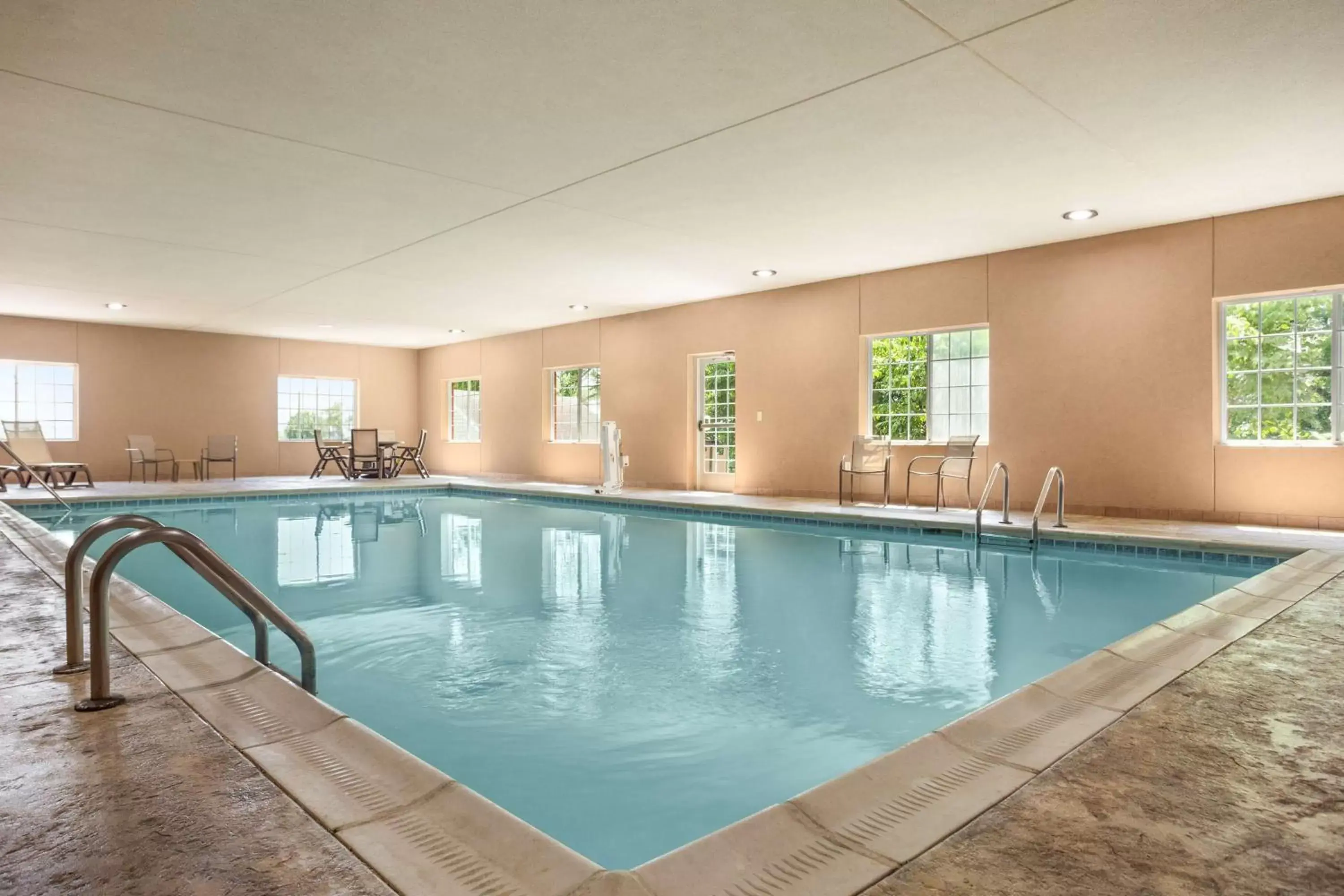 Activities, Swimming Pool in Country Inn & Suites by Radisson, Goodlettsville, TN