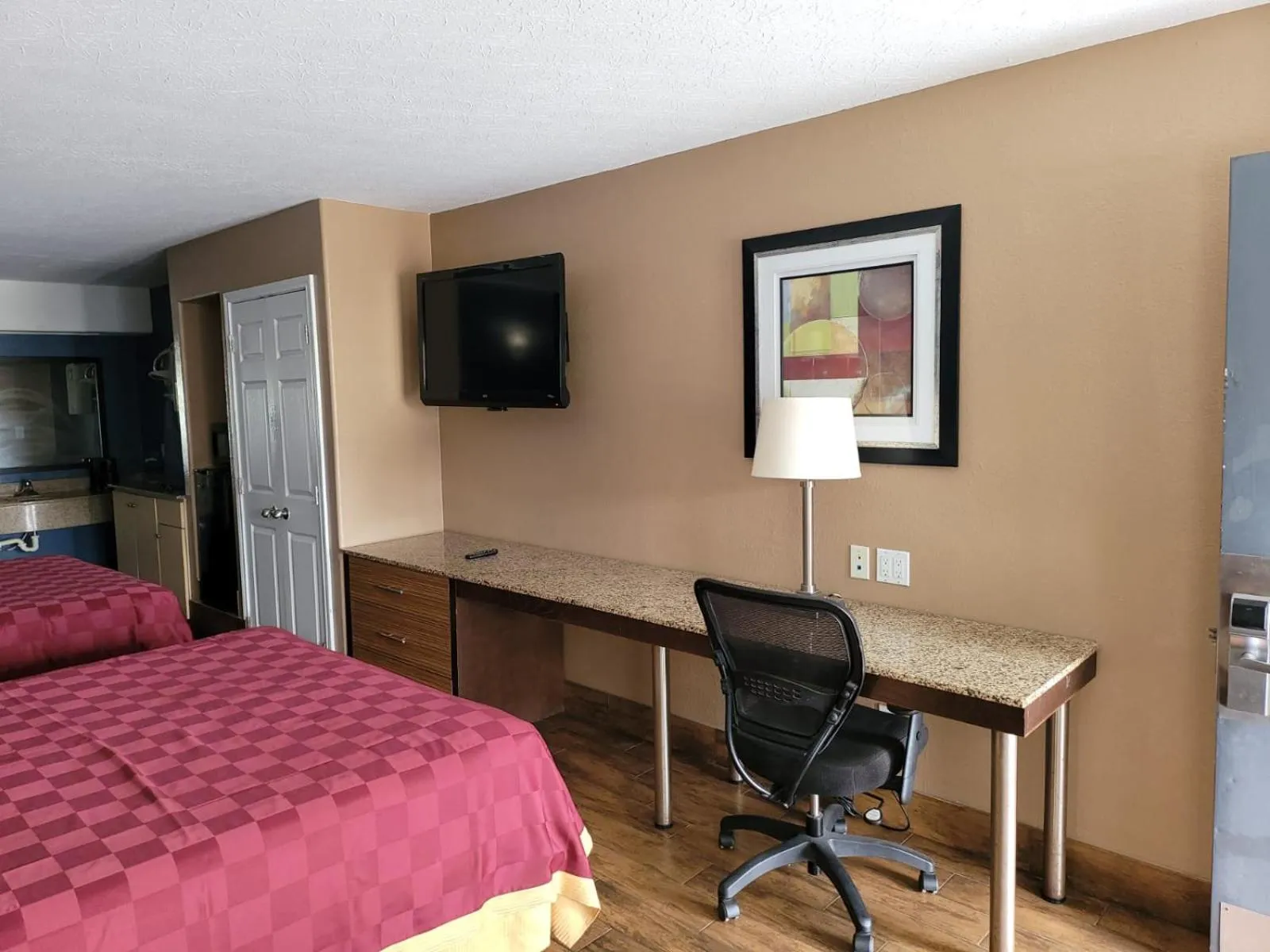 Bed in Texas Inn and Suites Raymondville