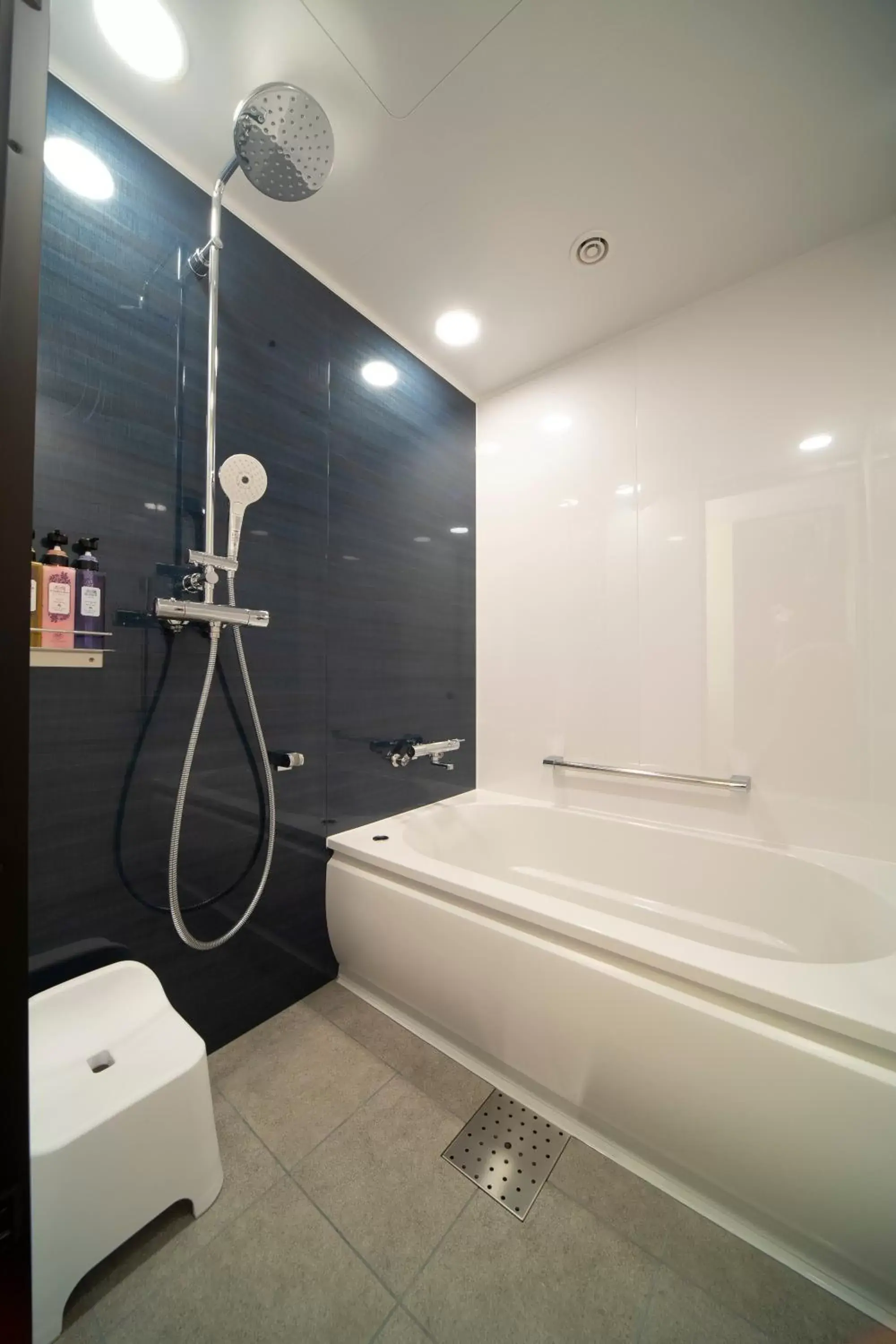 Shower, Bathroom in Hotel Vischio Osaka-JR Hotel Group