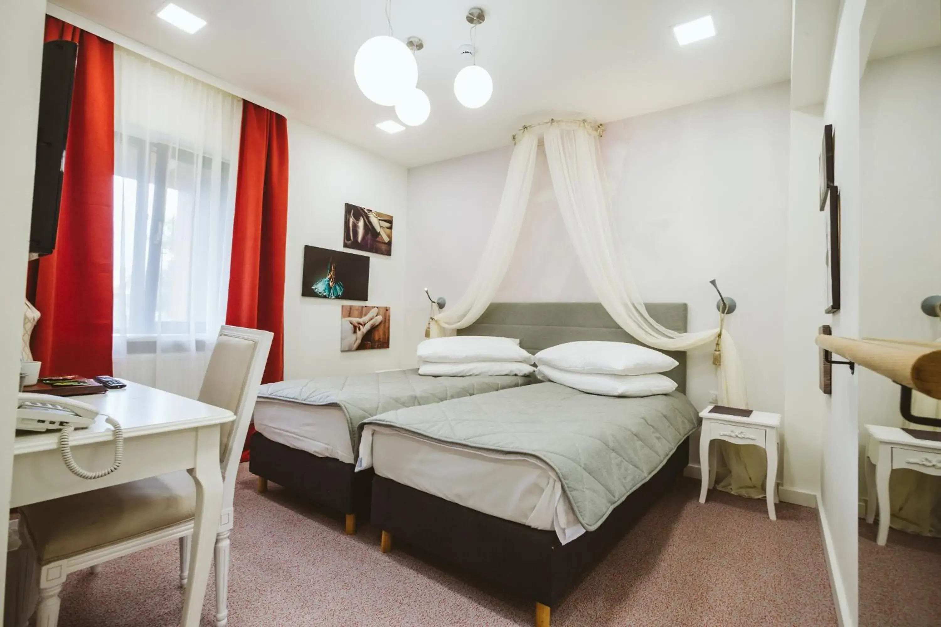 Photo of the whole room in Lol et Lola Hotel Photo of the whole room in Lol et Lola Hotel