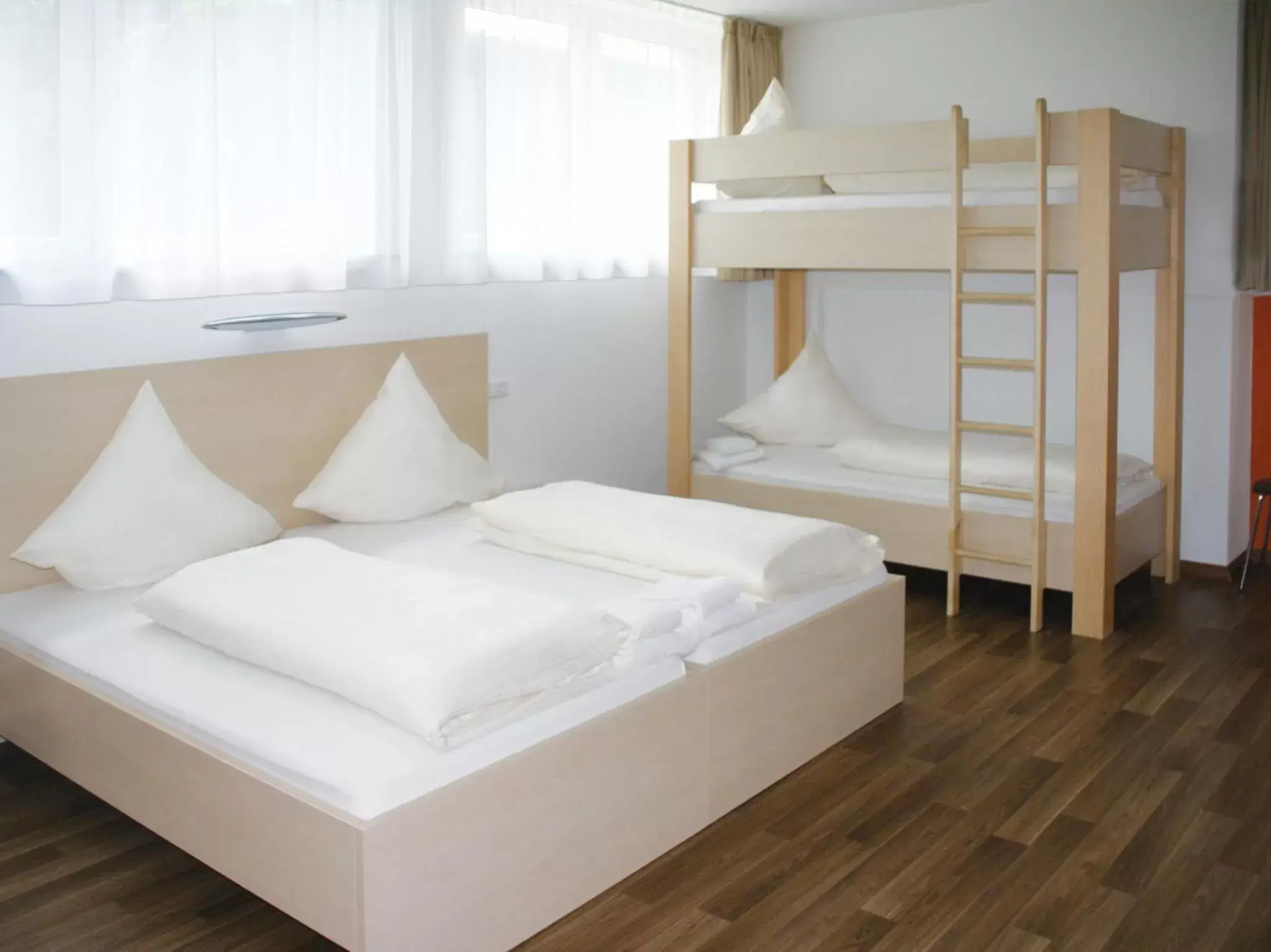 Day, Bunk Bed in Orange Hotel und Apartments