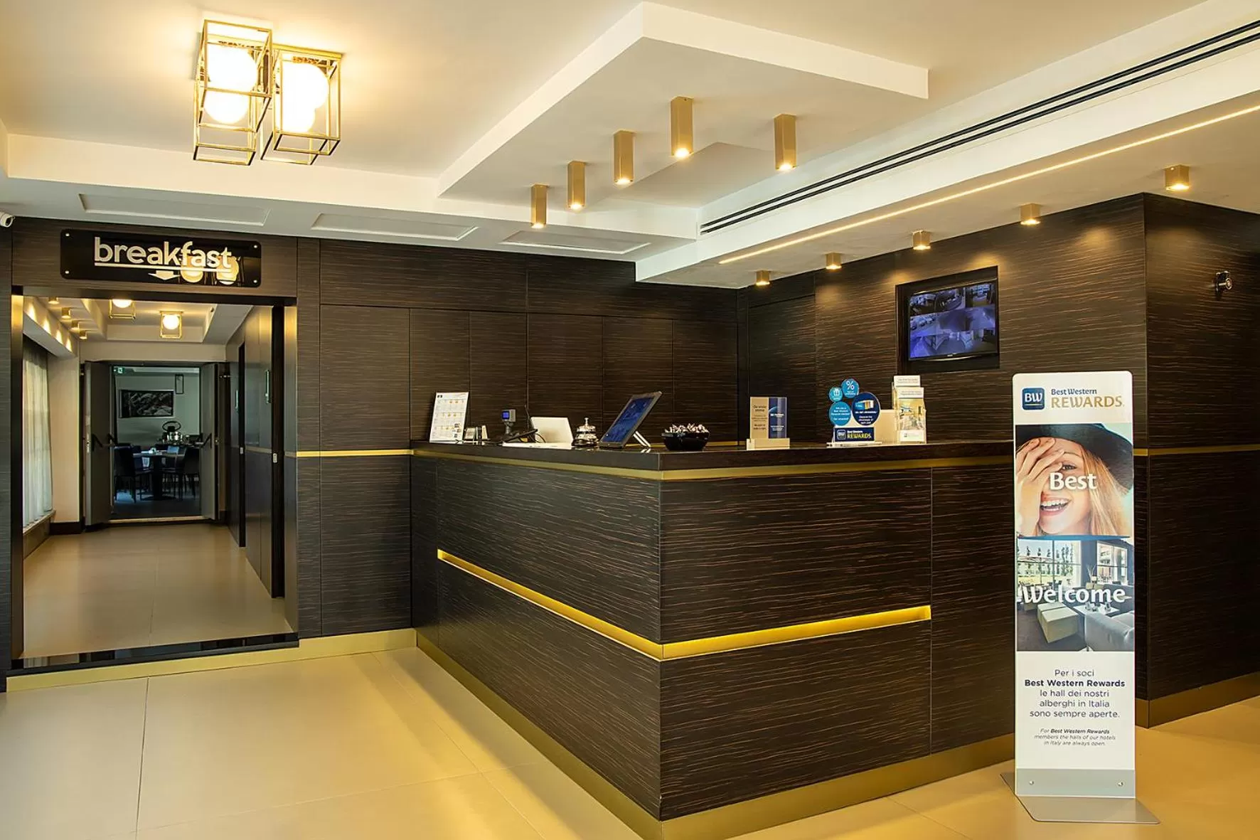 Lobby or reception in Best Western JFK Hotel