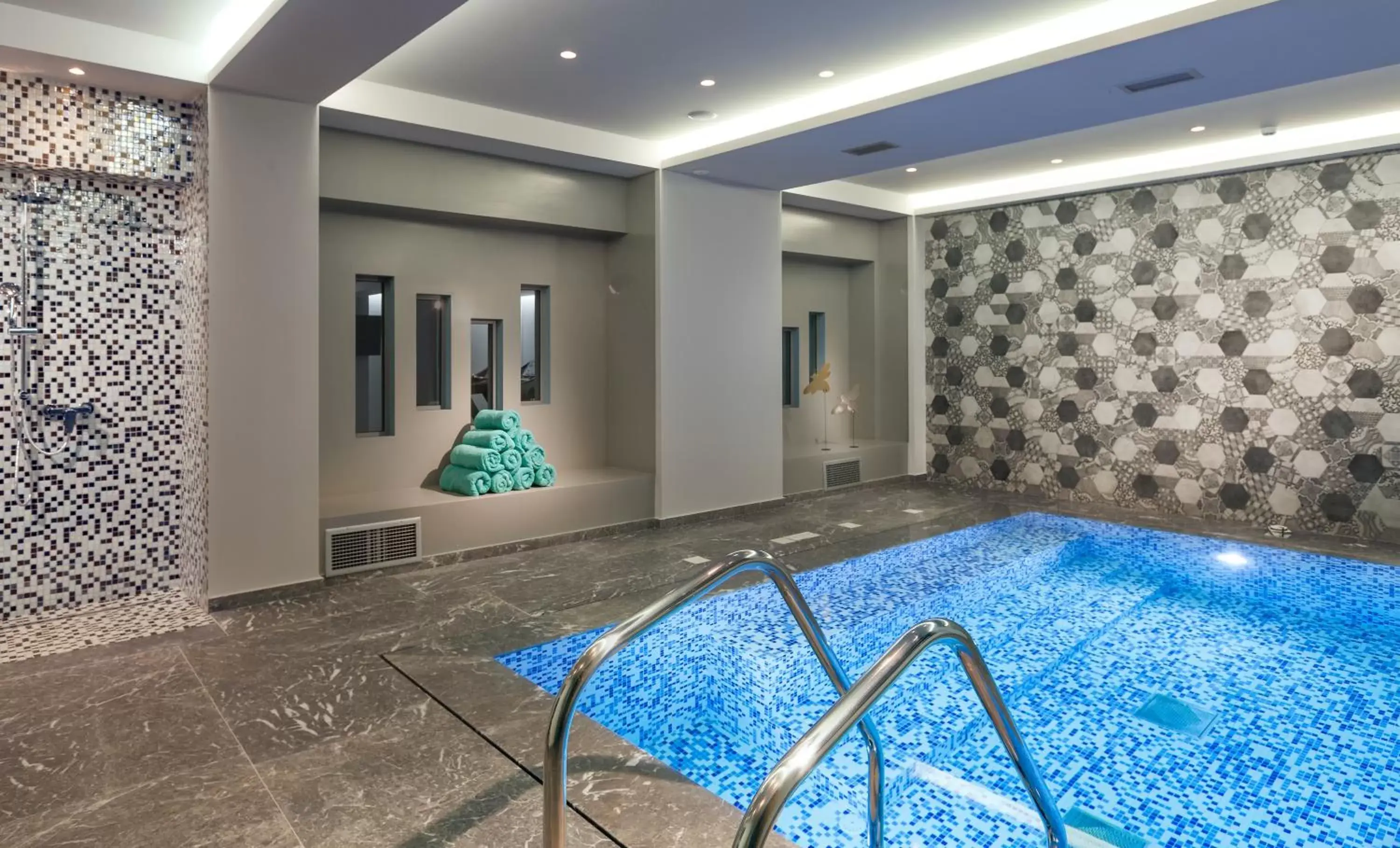 Swimming Pool in Blue Lagoon City Hotel