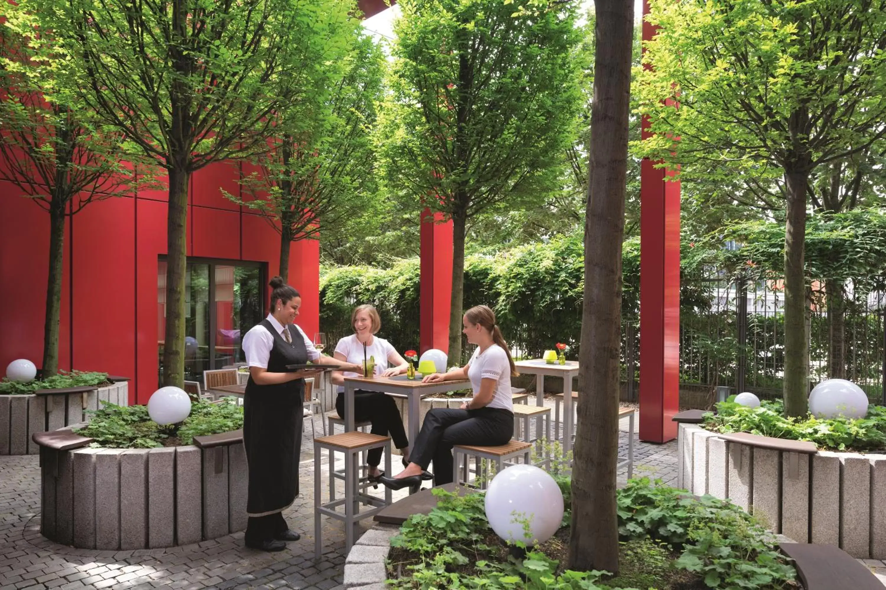 Patio, Guests in Mövenpick Hotel Frankfurt City Messe