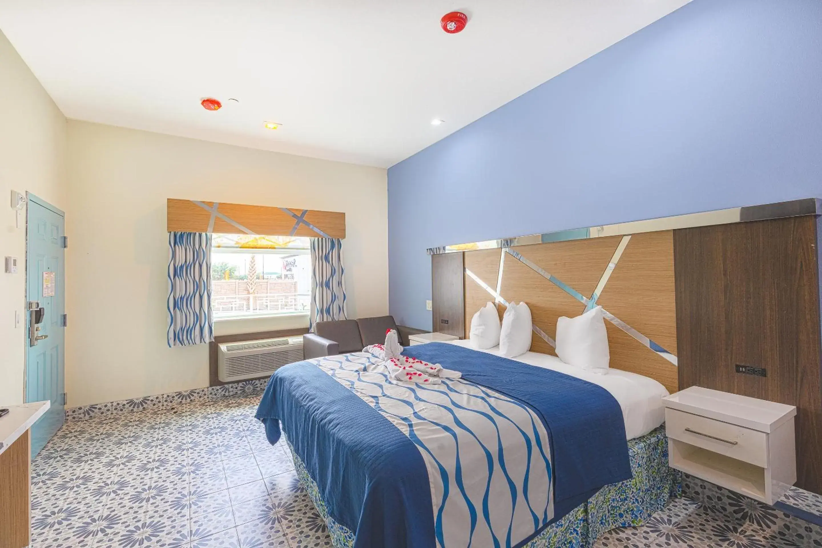 Bedroom, Bed in La Vyoma Villas, Westpark Hwy 6