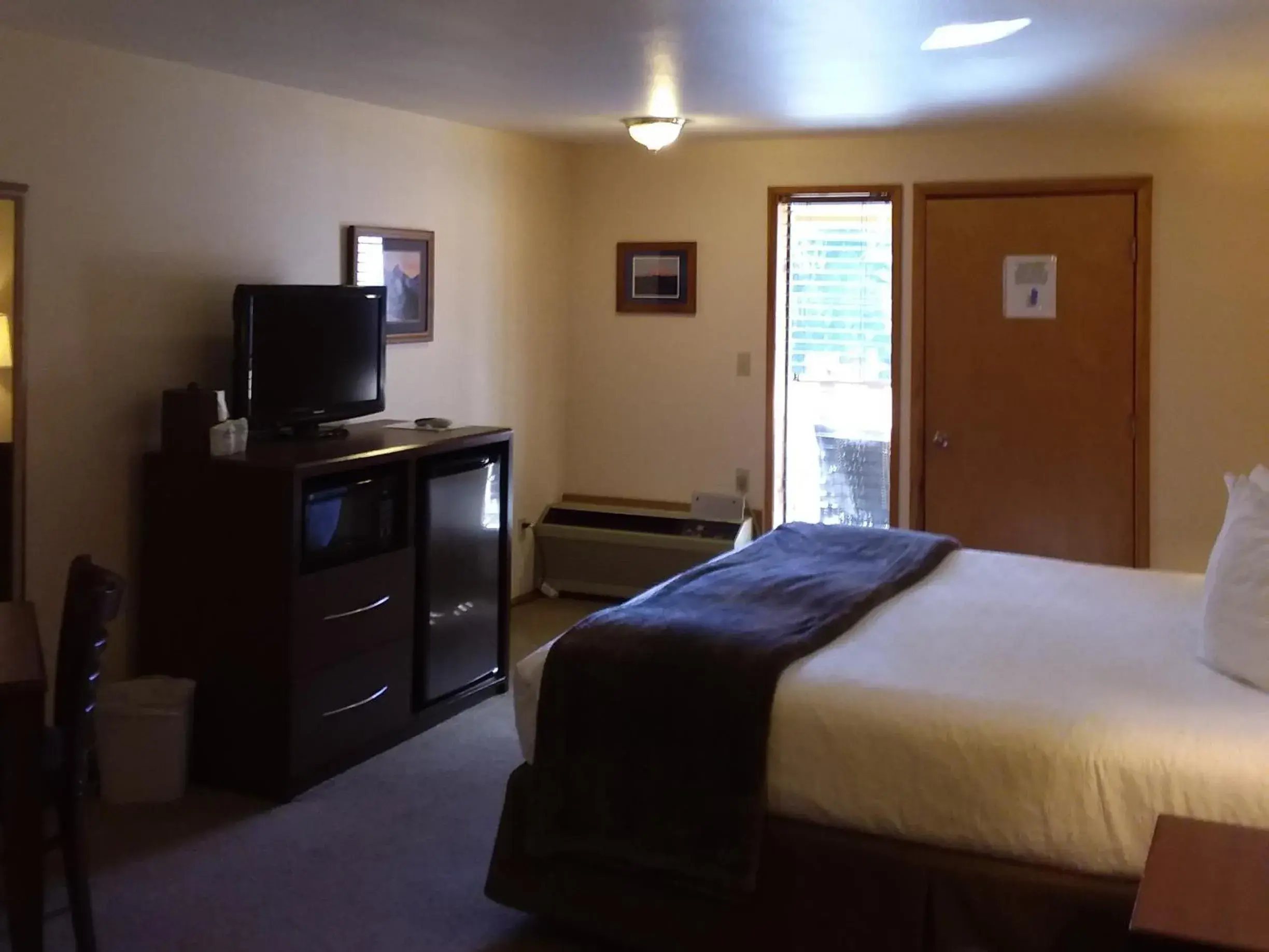 Bedroom, Bed in Nisqually Lodge