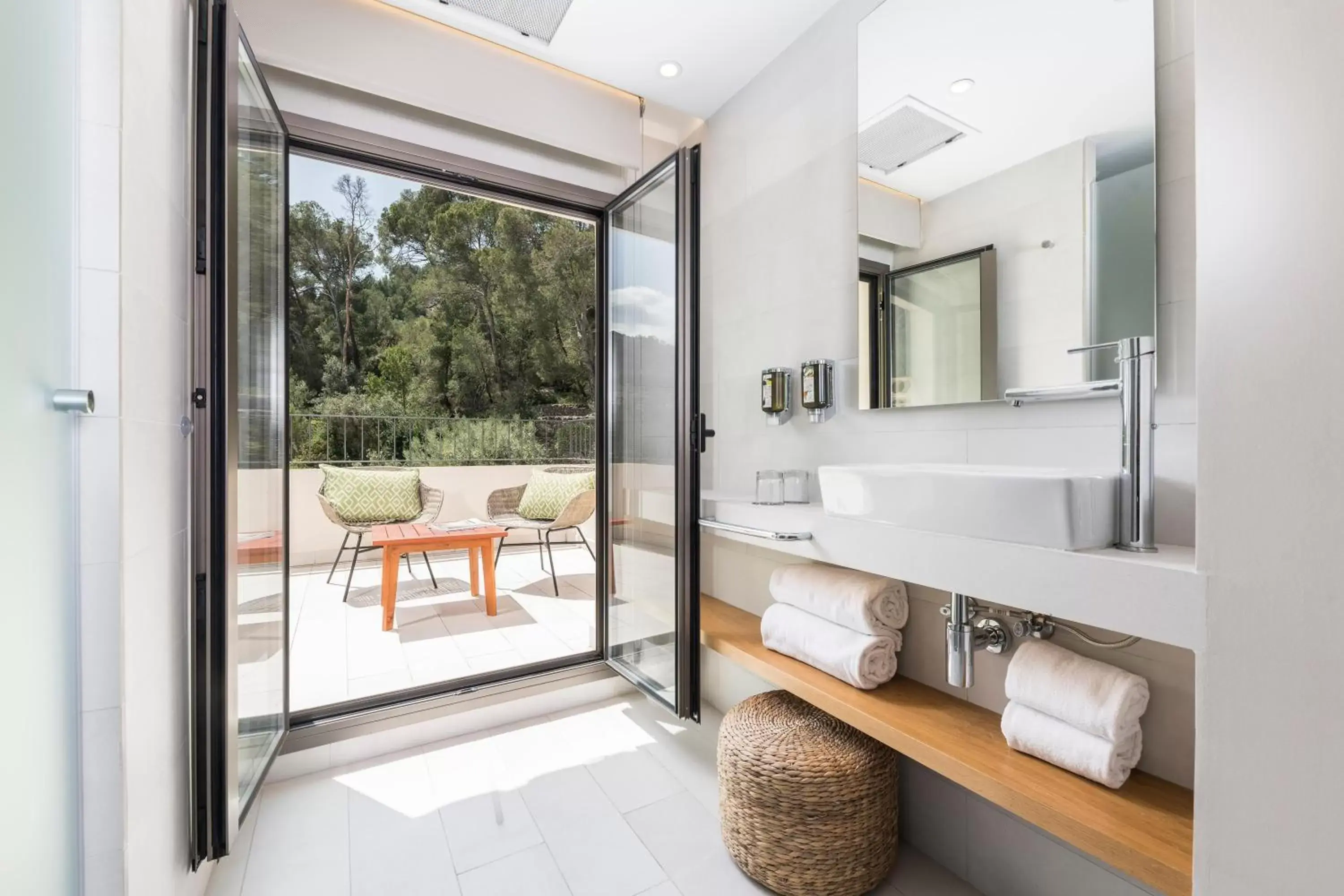 Double or Twin Room with Mountain View in Pure Salt Port de Sóller Double or Twin Room with Mountain View in Pure Salt Port de Sóller