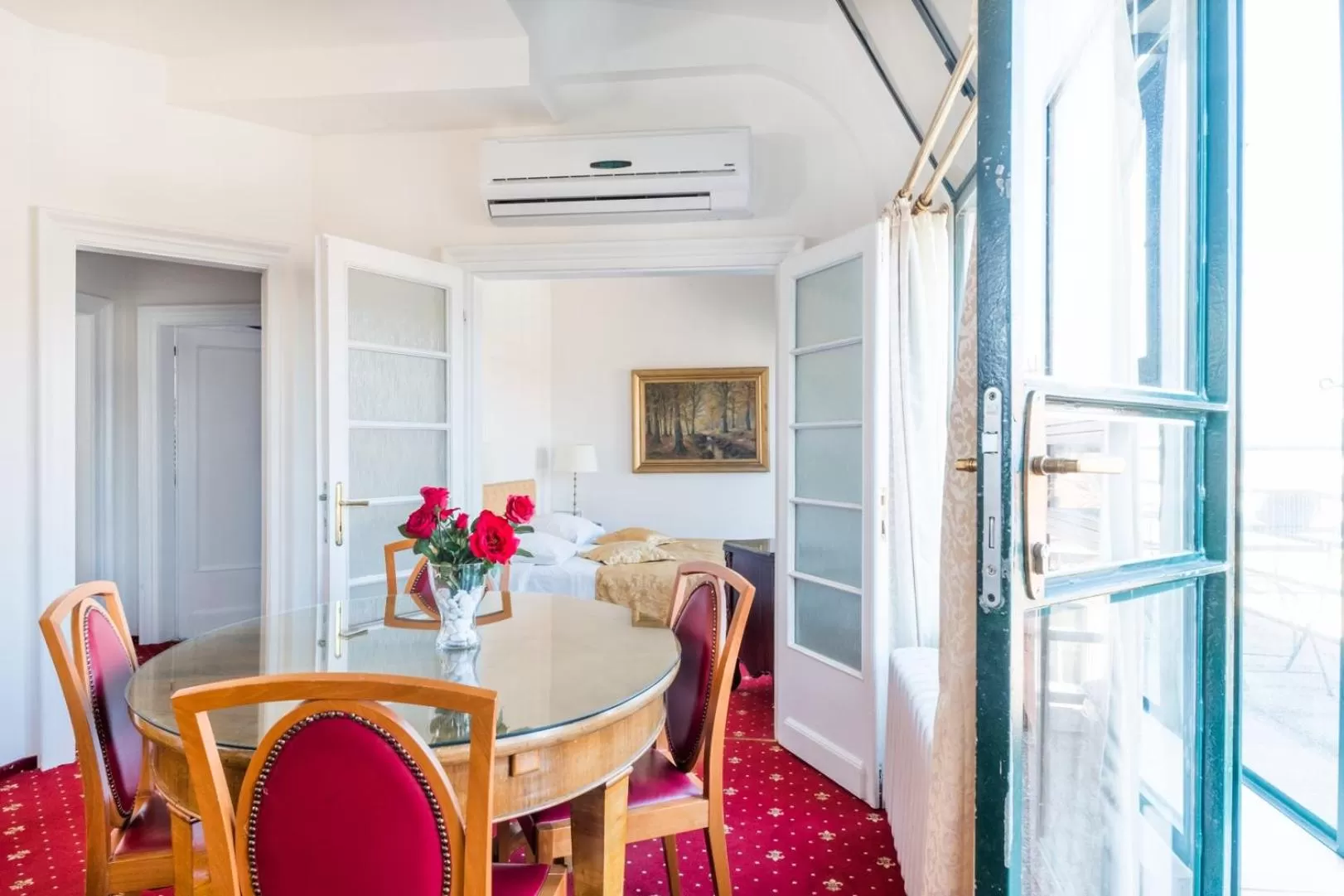 Seating area in Hotel Bologna