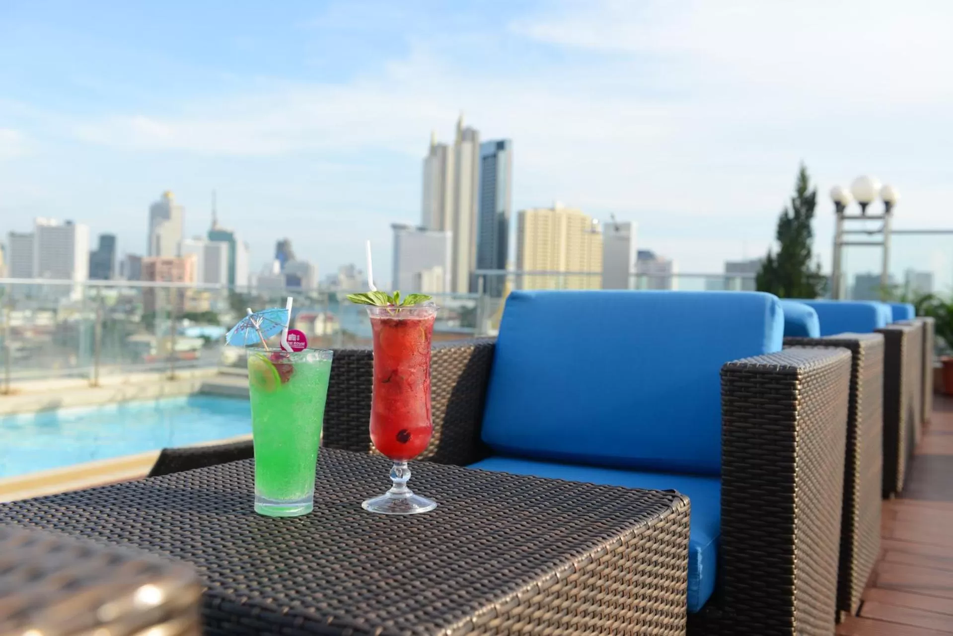 Swimming pool in Hotel Royal Bangkok