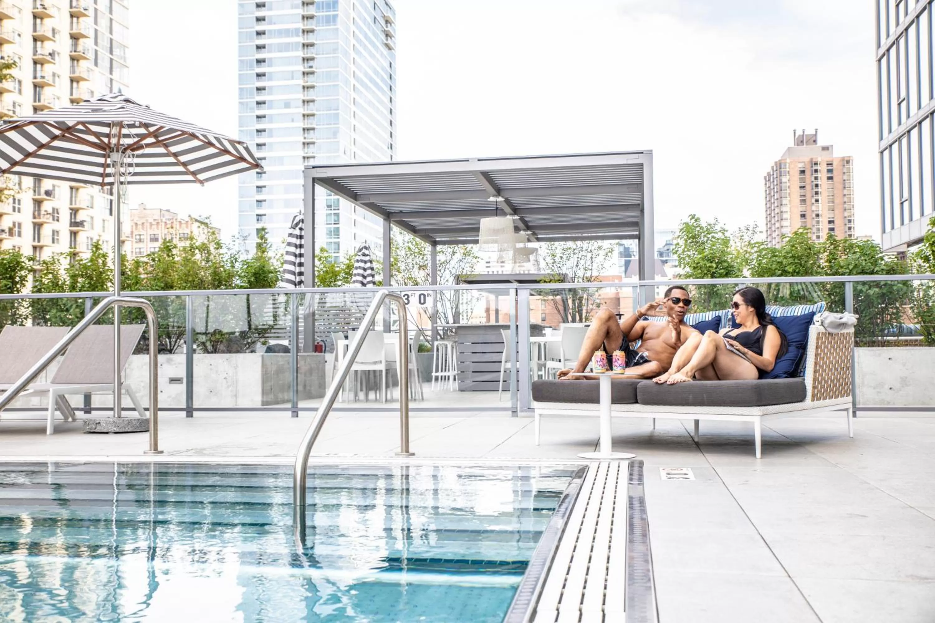 Hot Tub in Level Chicago - Old Town