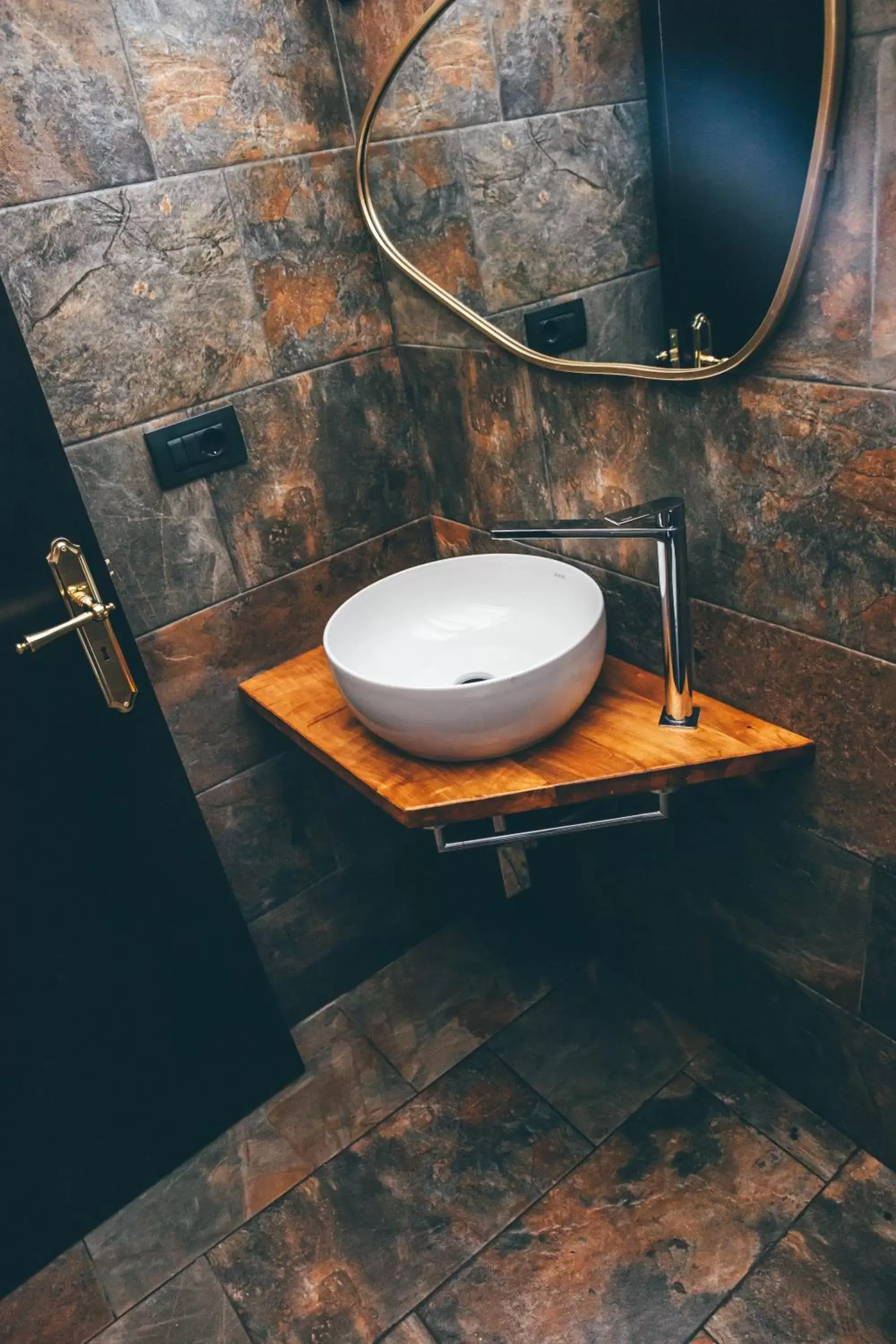 Bathroom in Eksōtika