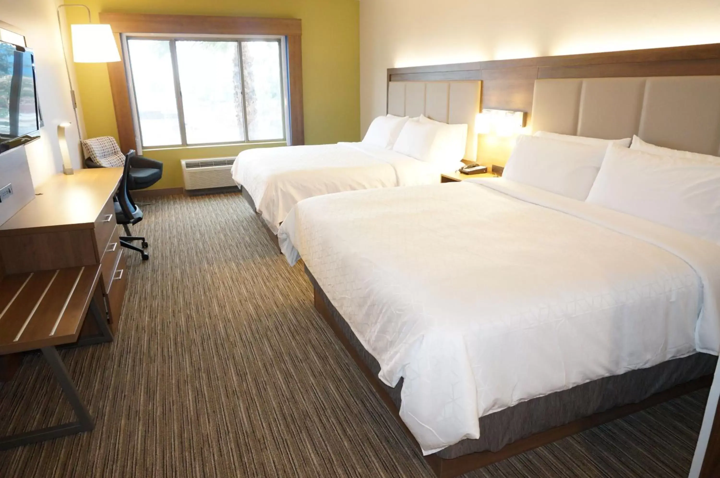 Photo of the whole room, Bed in Holiday Inn Express Fremont - Milpitas Central, an IHG Hotel