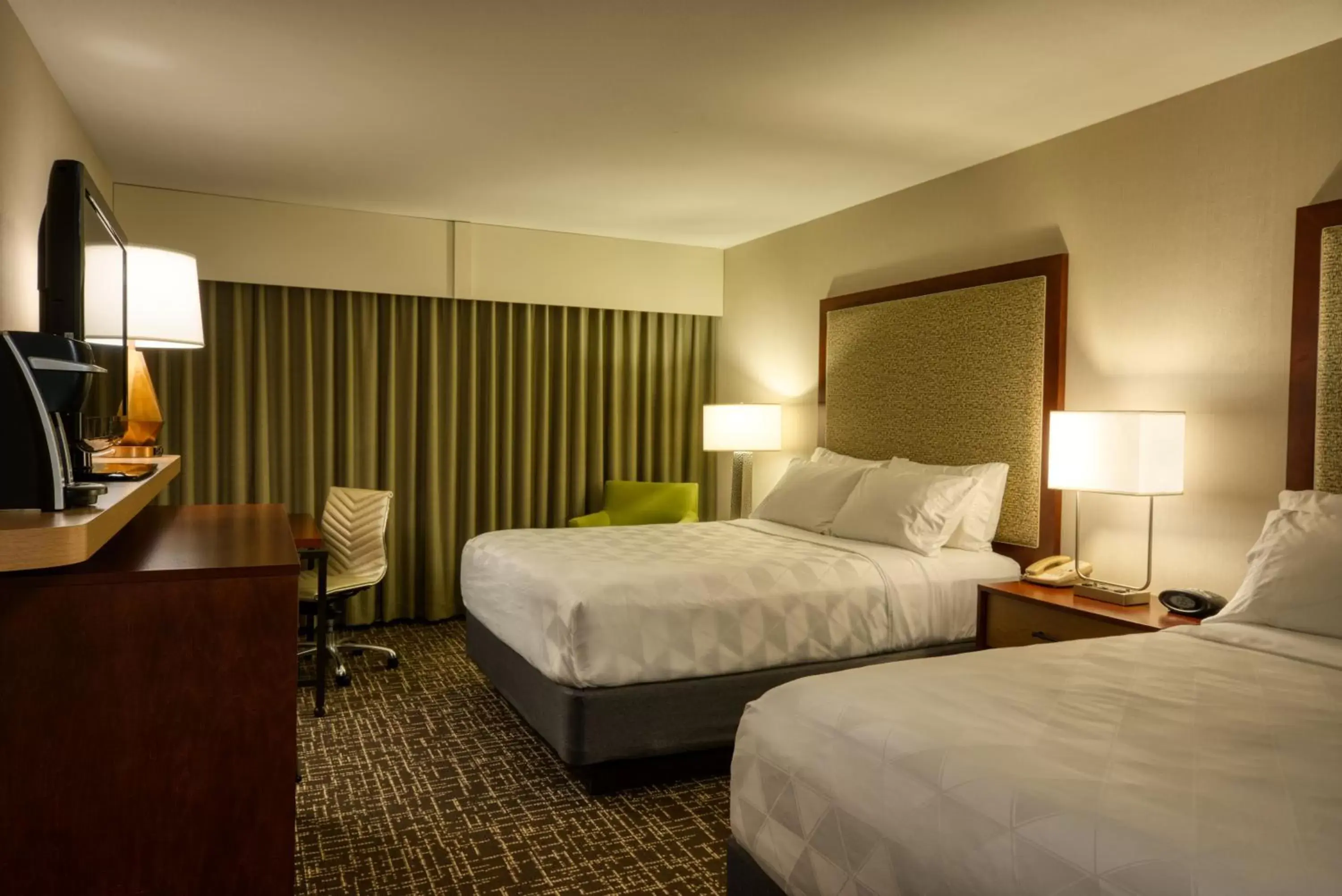 Photo of the whole room, Bed in Holiday Inn Hotel & Suites Minneapolis-Lakeville, an IHG Hotel