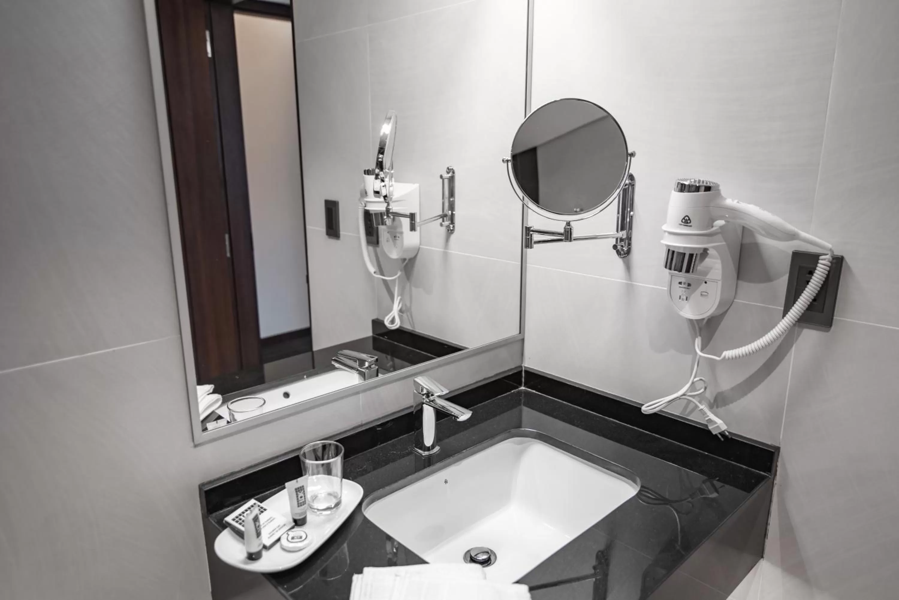 Bathroom in Mitru Express Hotel