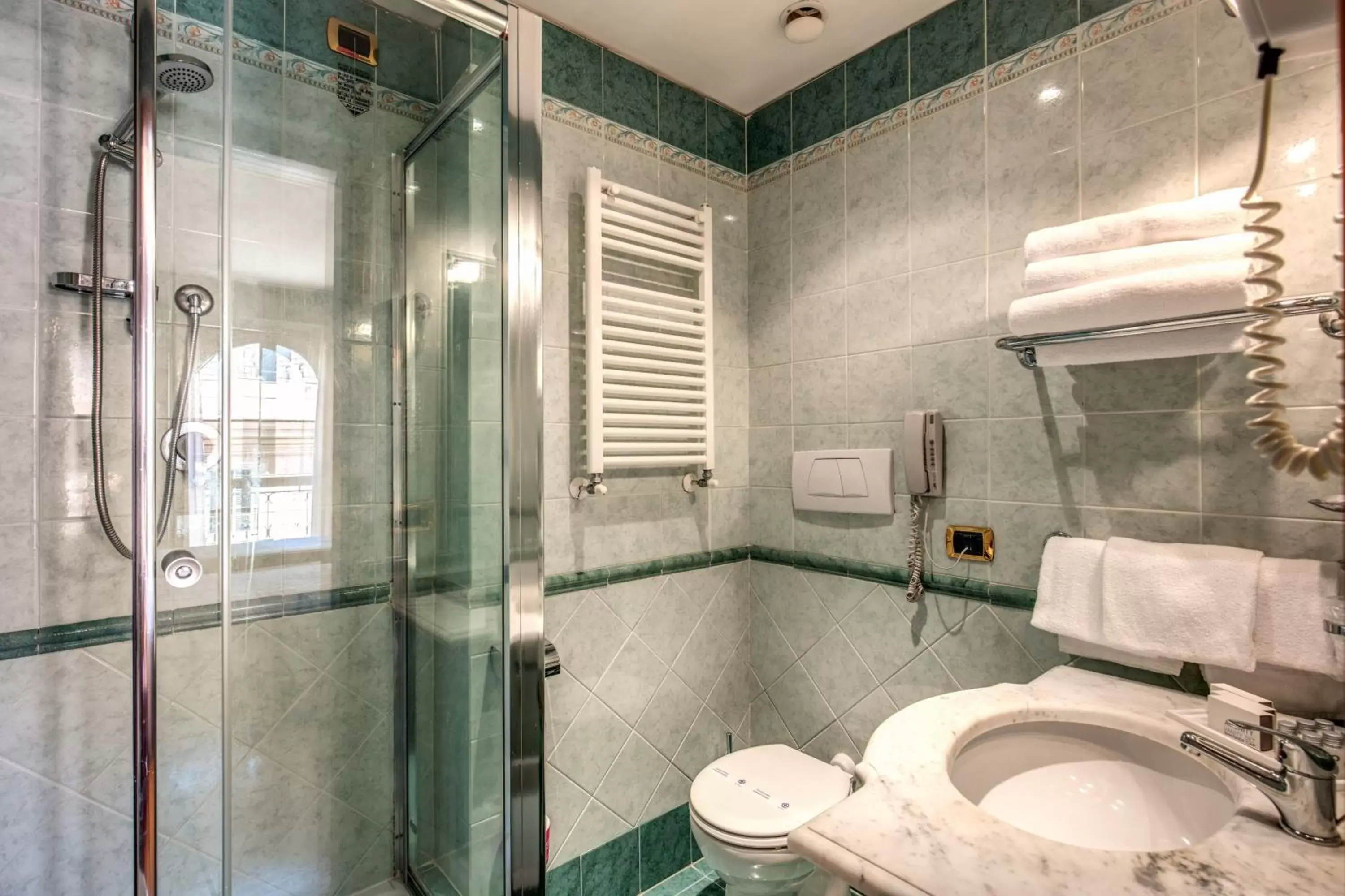 Bathroom in Hotel Villafranca