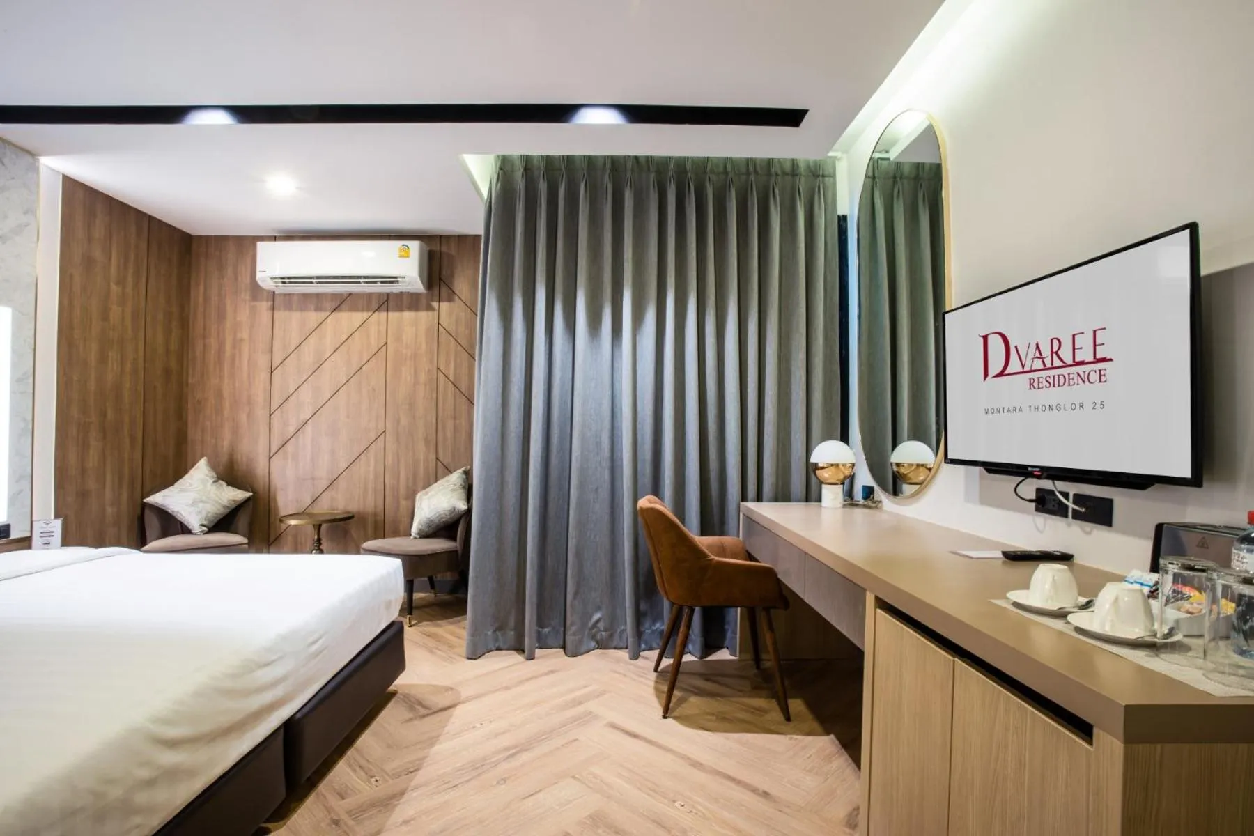 Photo of the whole room, Bed in D Varee Montara Thonglor 25