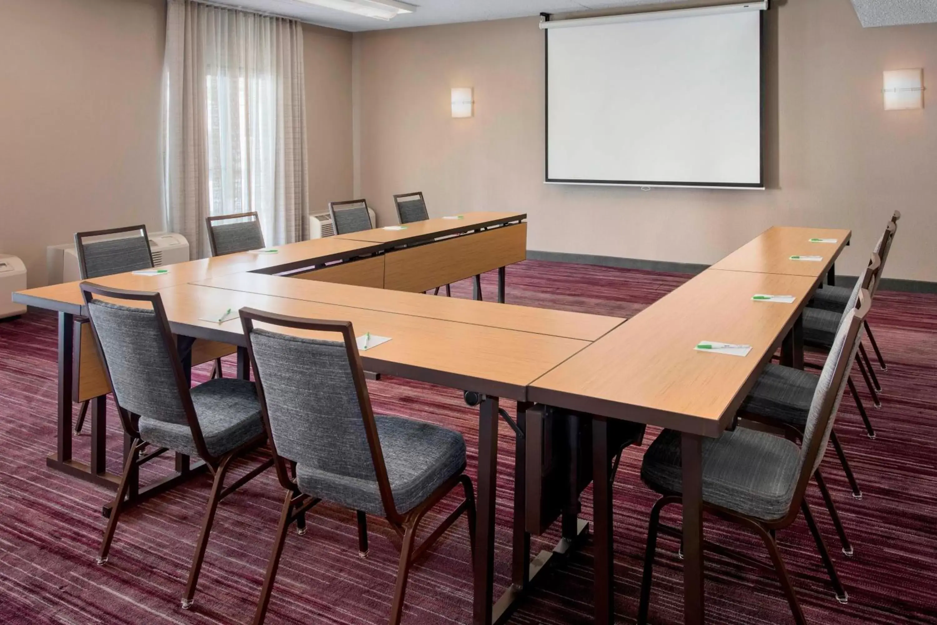 Meeting/conference room in Courtyard Newark Liberty International Airport