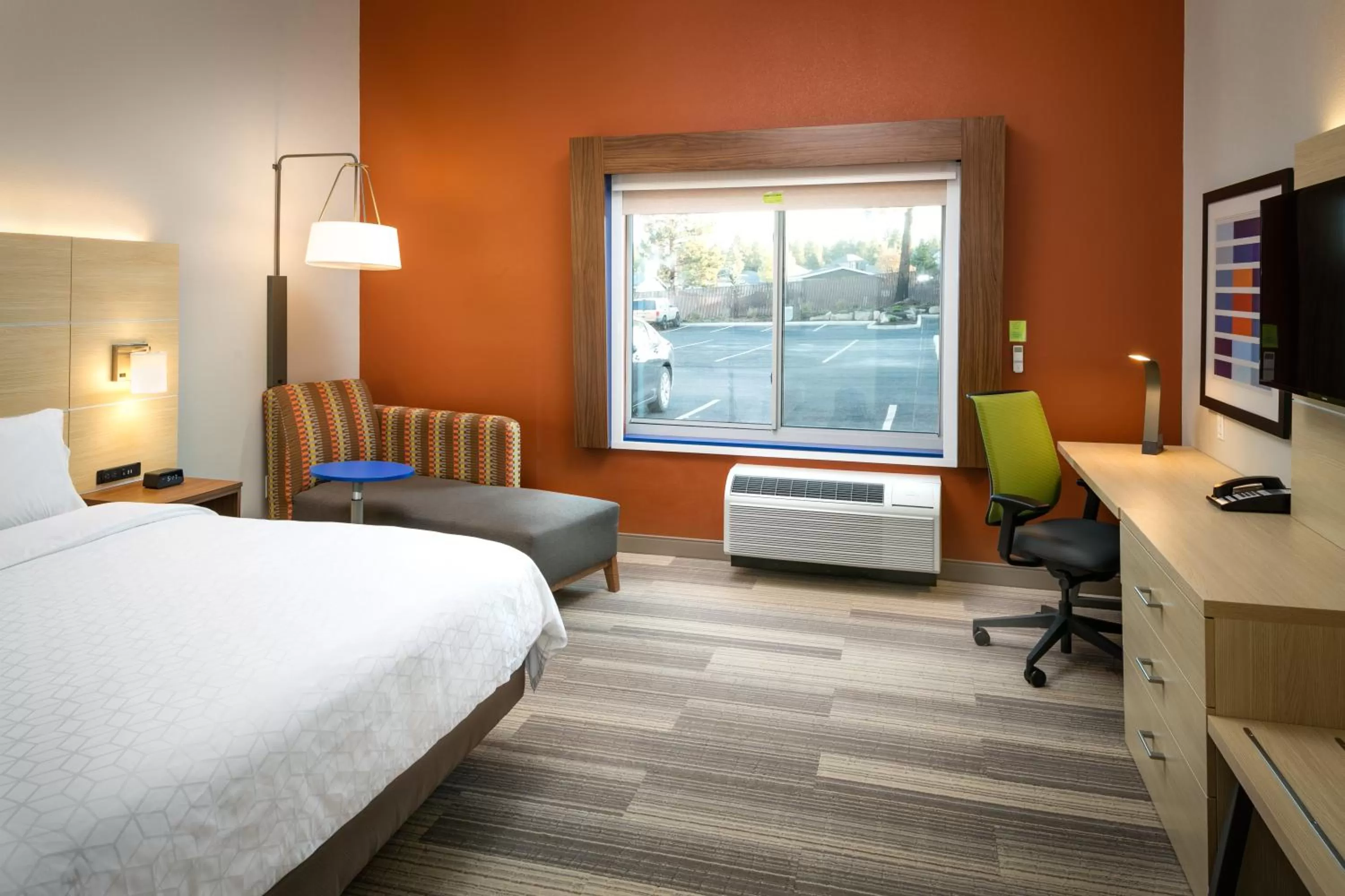 Photo of the whole room, Bed in Holiday Inn Express & Suites - Bend South by IHG