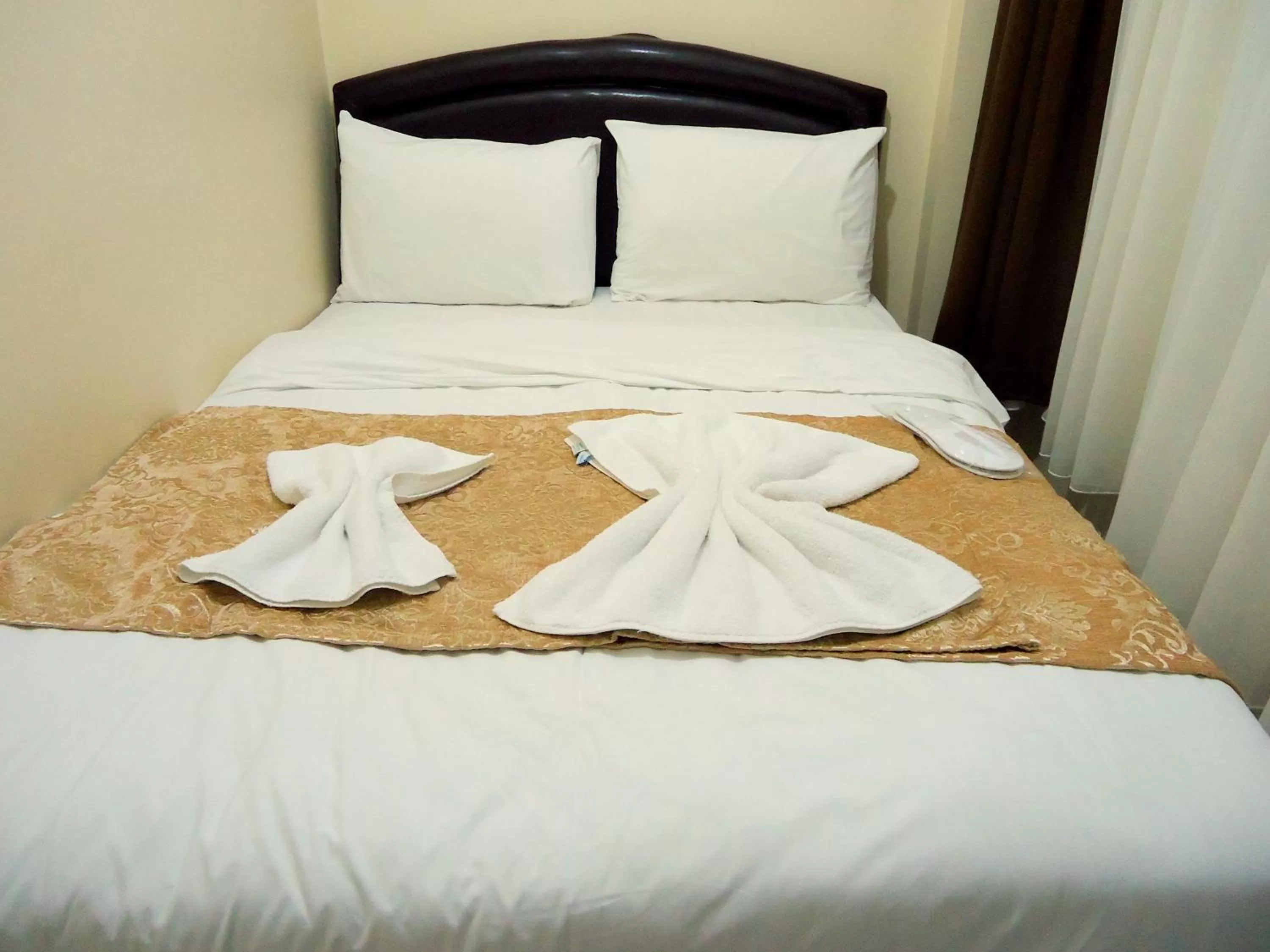 Photo of the whole room, Bed in Tolga Hotel