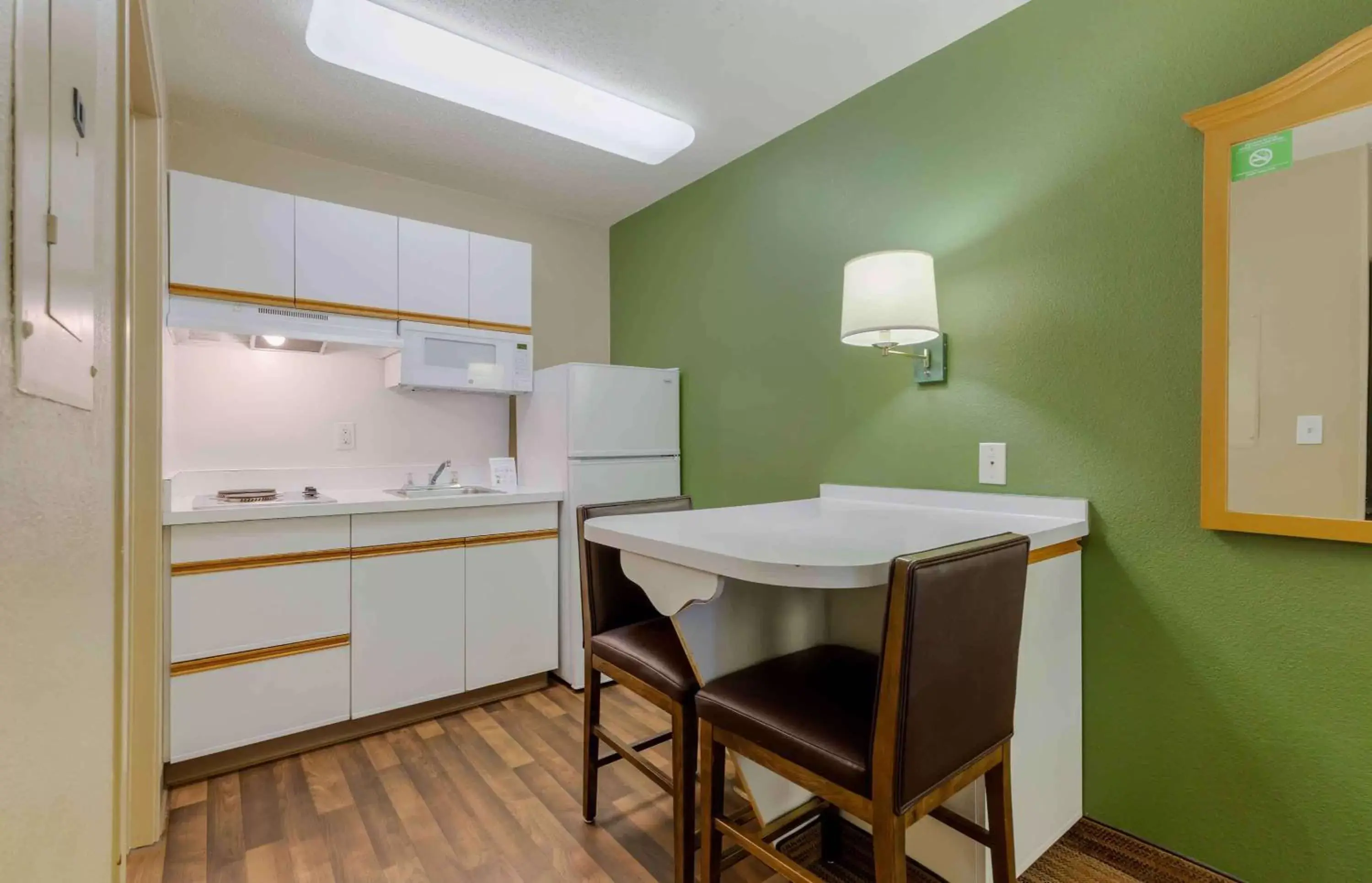 Bedroom, Kitchen/Kitchenette in Extended Stay America Suites - Washington, DC - Fairfax - Fair Oaks