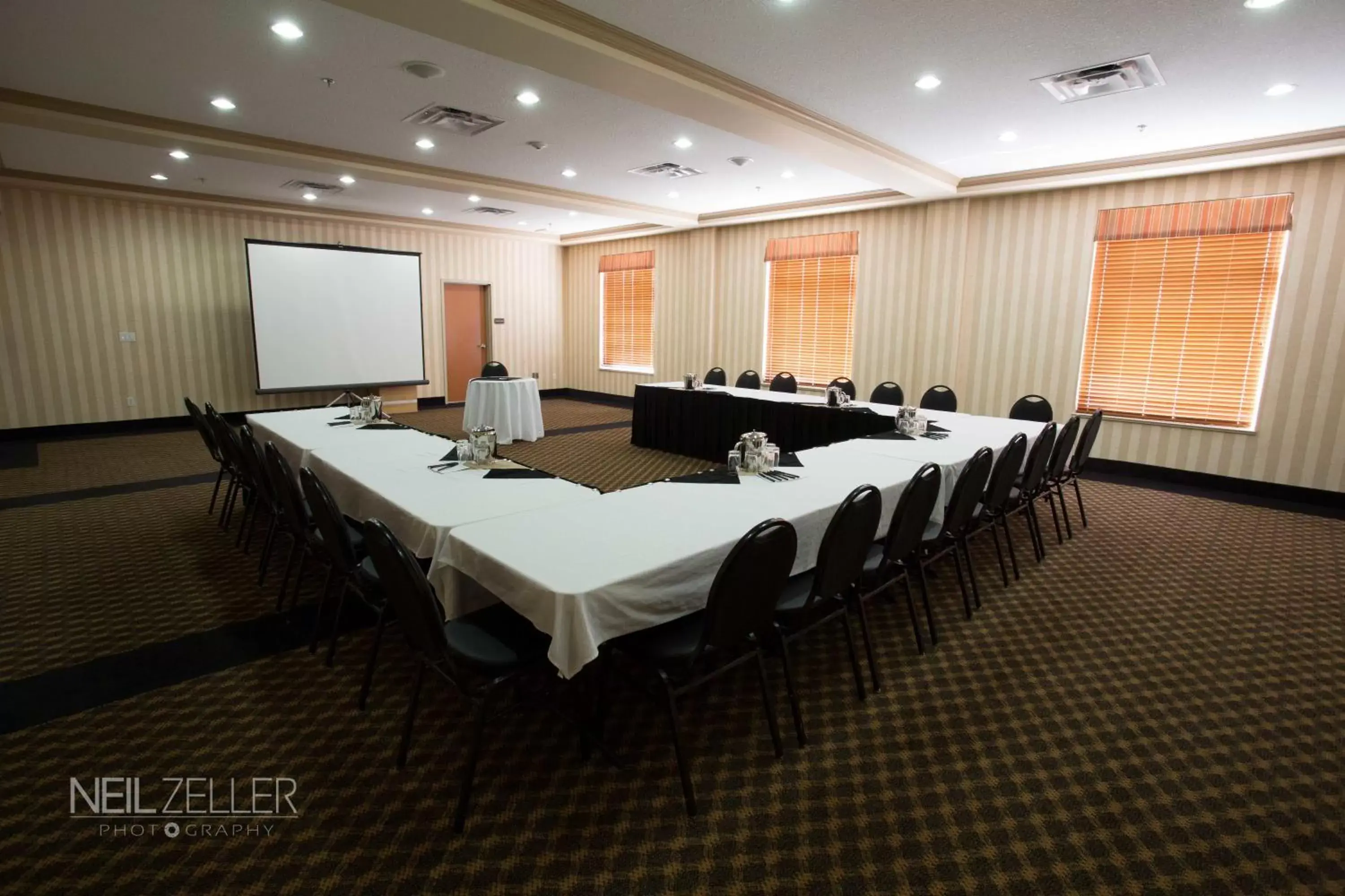 Meeting/conference room in Days Inn & Suites by Wyndham Edmonton Airport