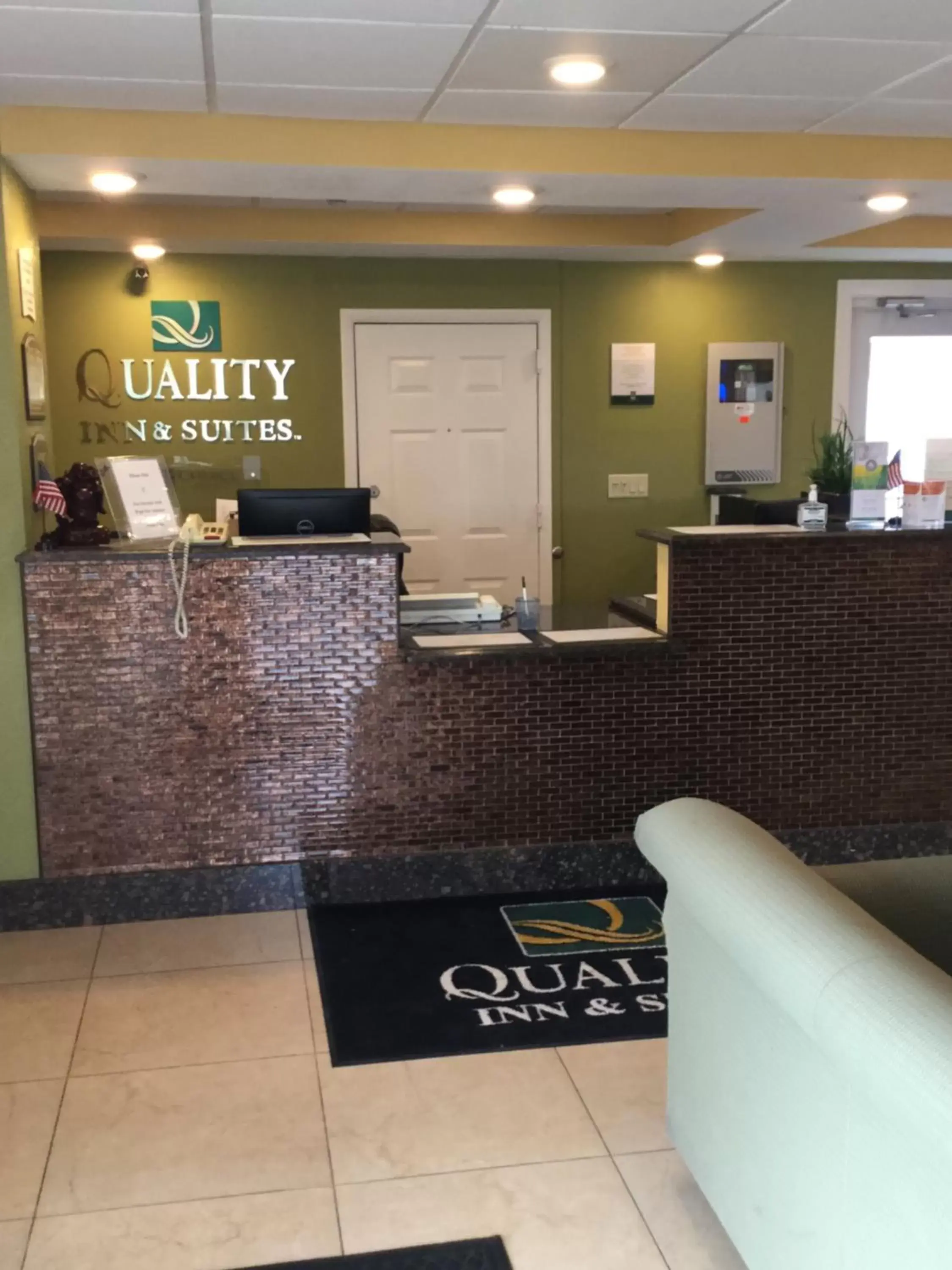 Lobby/Reception in Quality Inn & Suites Glenmont - Albany South