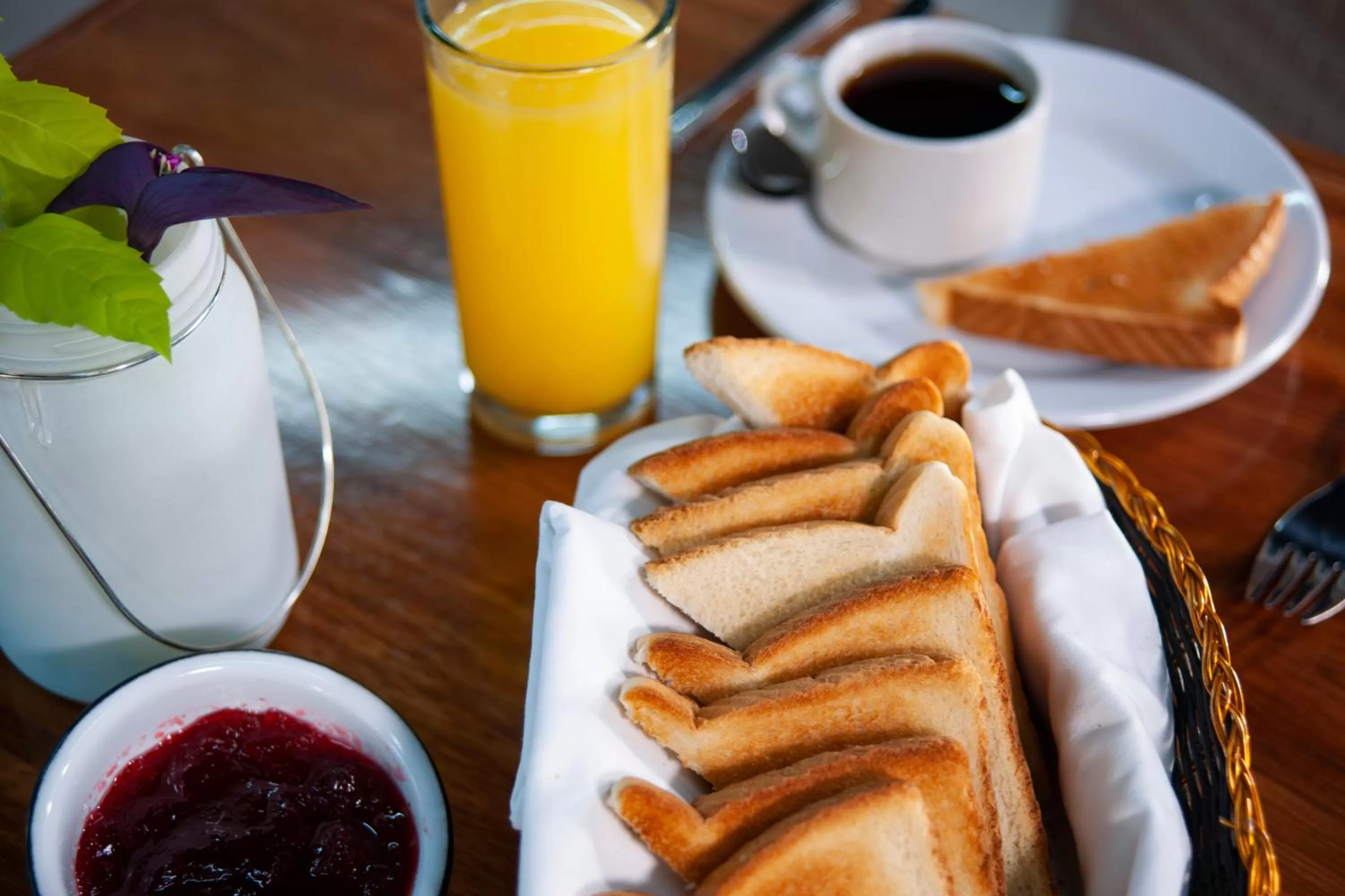 Breakfast in Container Inn Hotel Aeropuerto