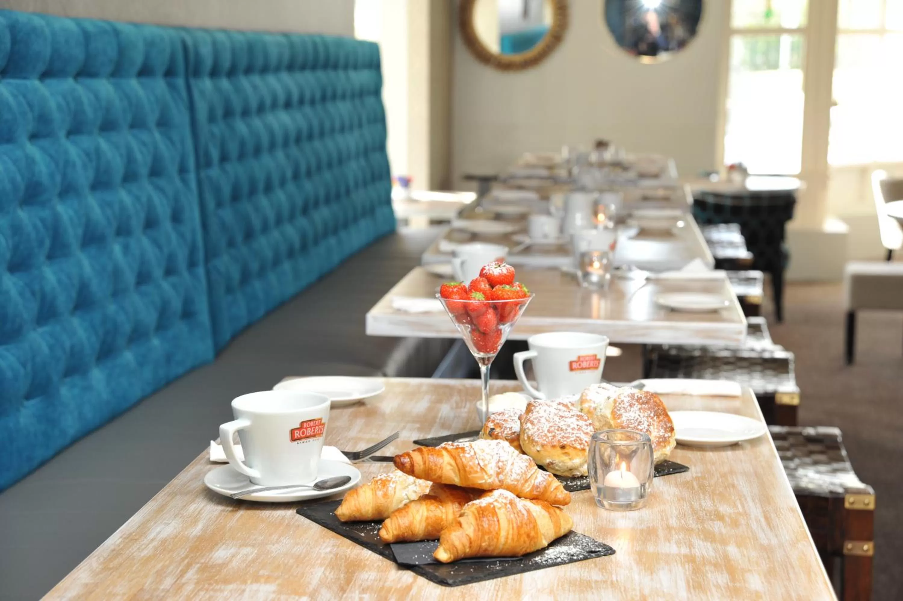 Restaurant/places to eat in Treacys Oakwood Hotel, Shannon