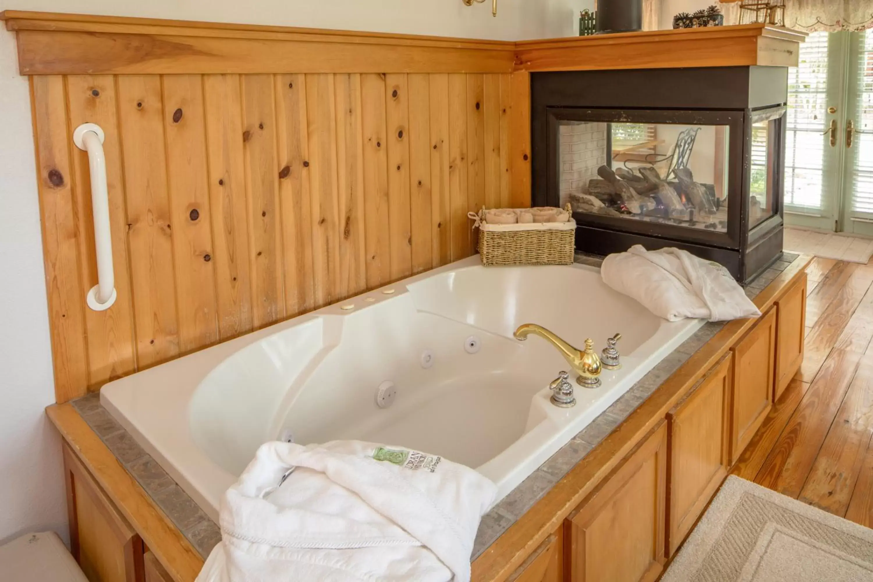 Bathroom in Cloran Mansion Bed & Breakfast