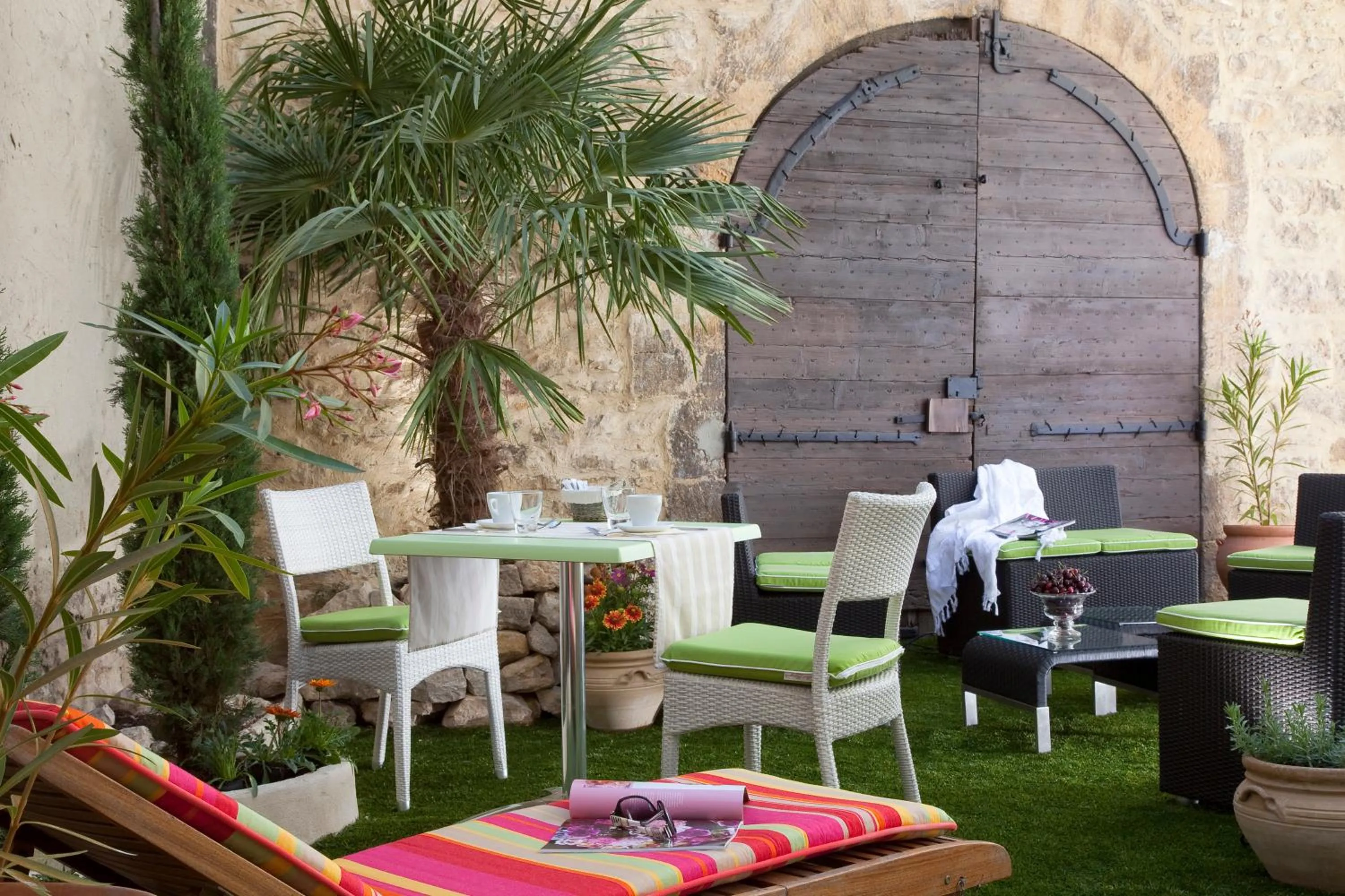 Restaurant/places to eat in Hôtel L'Herbier d'Orange