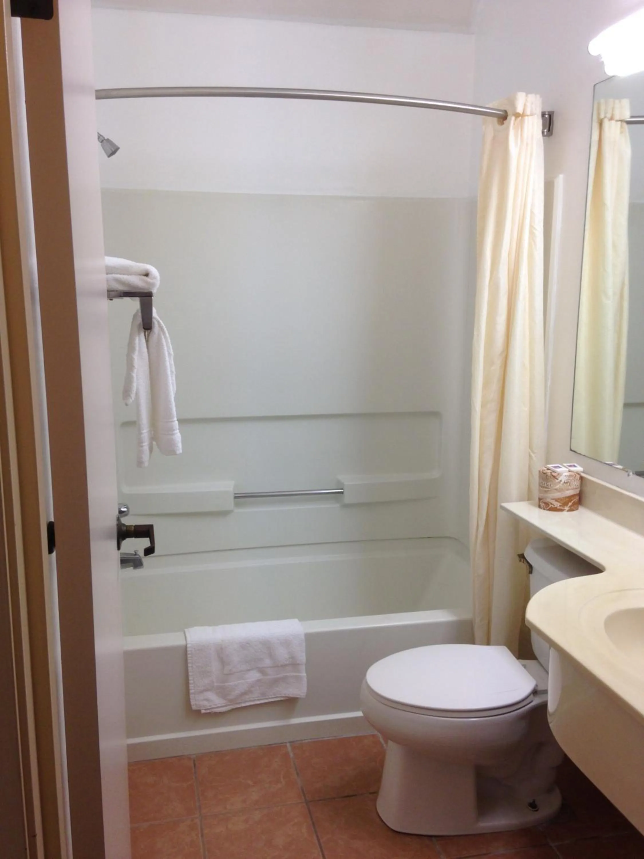 Bathroom in Motel 6-Olathe, KS